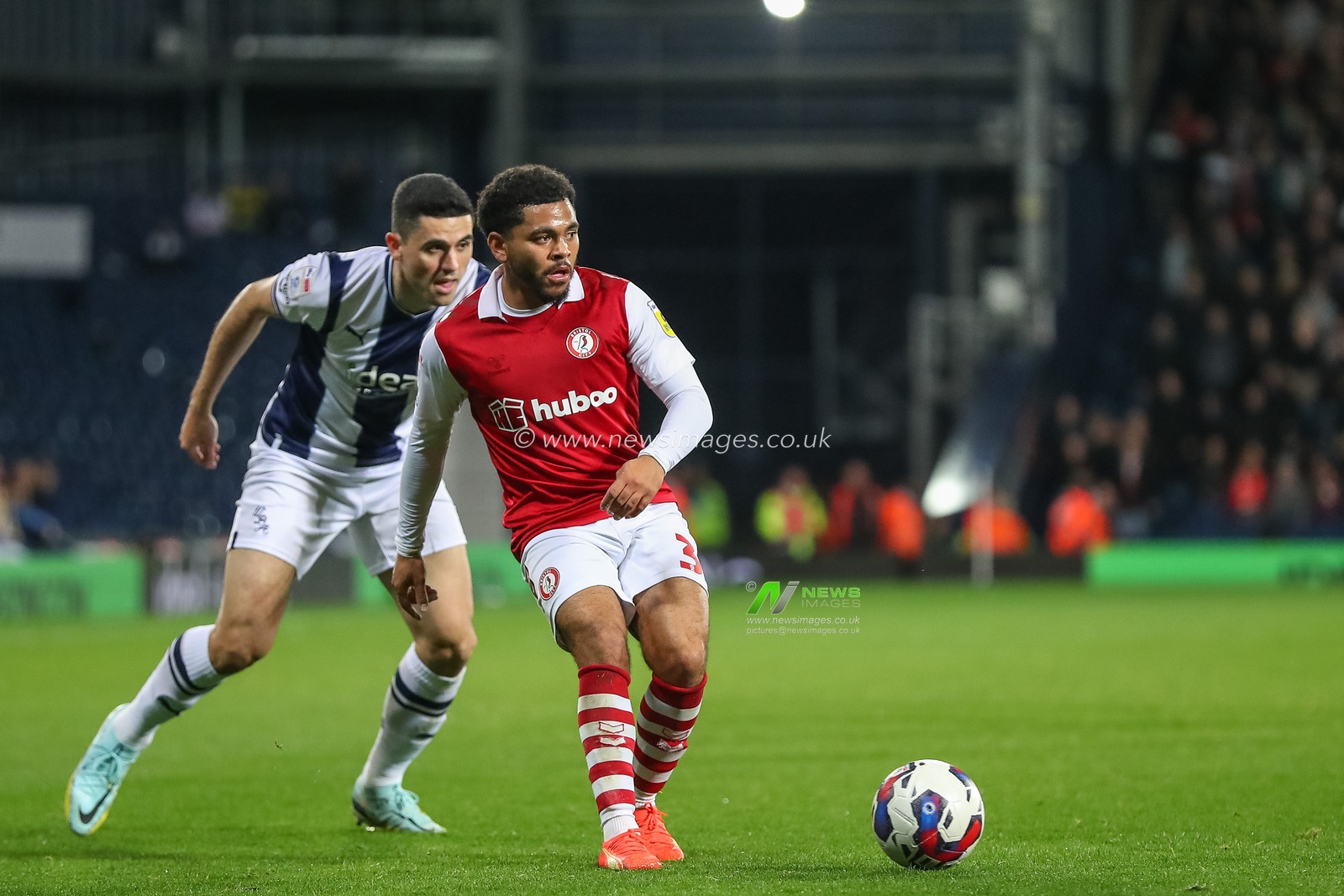 Jay Dasilva #3 of Bristol City passes the ball during the Sky Bet Championship match West Bromwich Albion vs Bristol City at The Hawthorns, West Bromwich, United Kingdom, 18th October 2022

(Photo by Gareth Evans/News Images)
