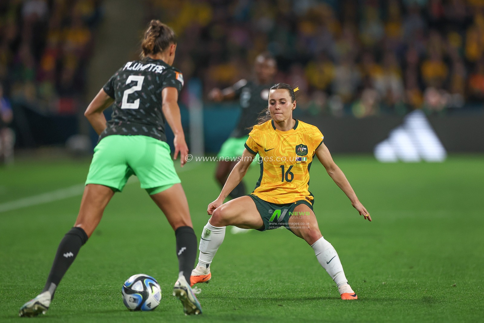 Ashleigh Plumptre #2 of Nigeria holds the ball as Hayley Raso #16 of Australia pressures during the FIFA Women's World Cup 2023 Group B match Australia Women vs Nigeria Women at Suncorp Stadium, Brisbane, Australia, 27th July 2023

(Photo by Patrick Hoelscher/News Images)