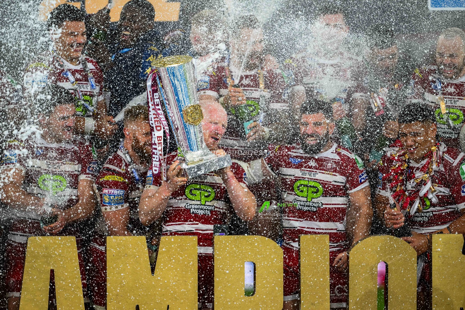 Wigan Warriors players lift the trophy after the teams victory following the Betfred Super League Grand Final match Wigan Warriors vs Hull KR at Old Trafford, Manchester, United Kingdom, 12th October 2024

(Photo by Craig Thomas/News Images)