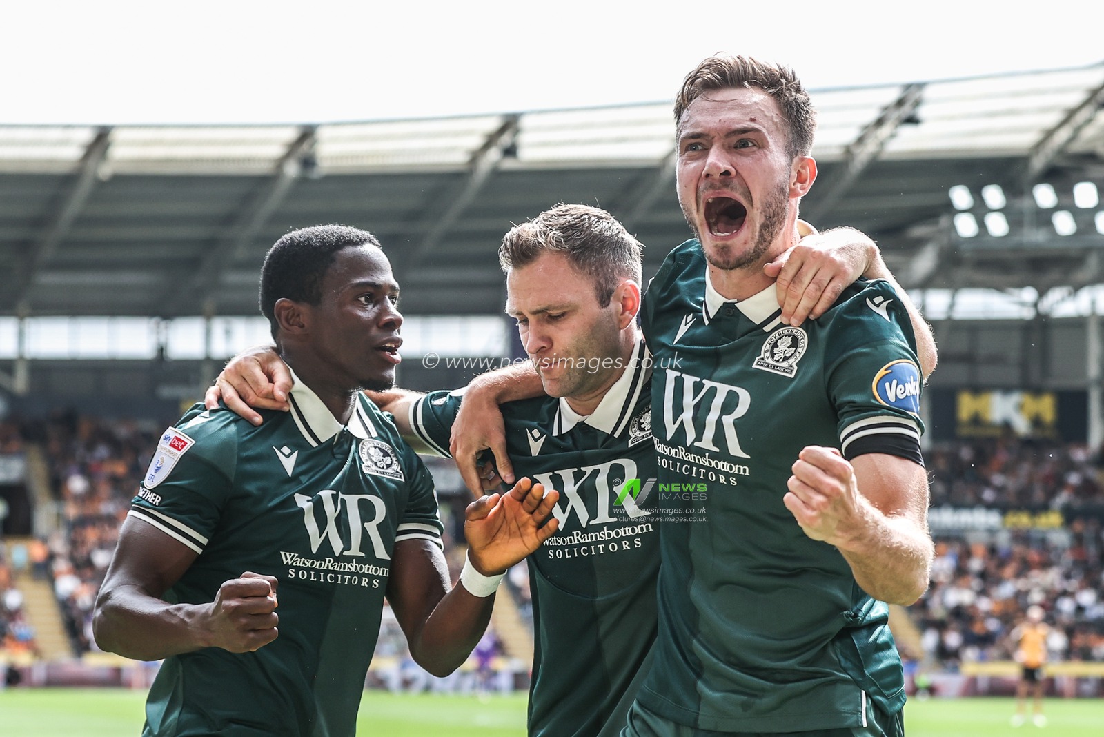 Hayden Carter of Blackburn Rovers celebrates his goal to make it 0-1 during the Sky Bet Championship match Hull City vs Blackburn Rovers at MKM Stadium, Hull, United Kingdom, 23rd August 2025

(Photo by Alfie Cosgrove/News Images)