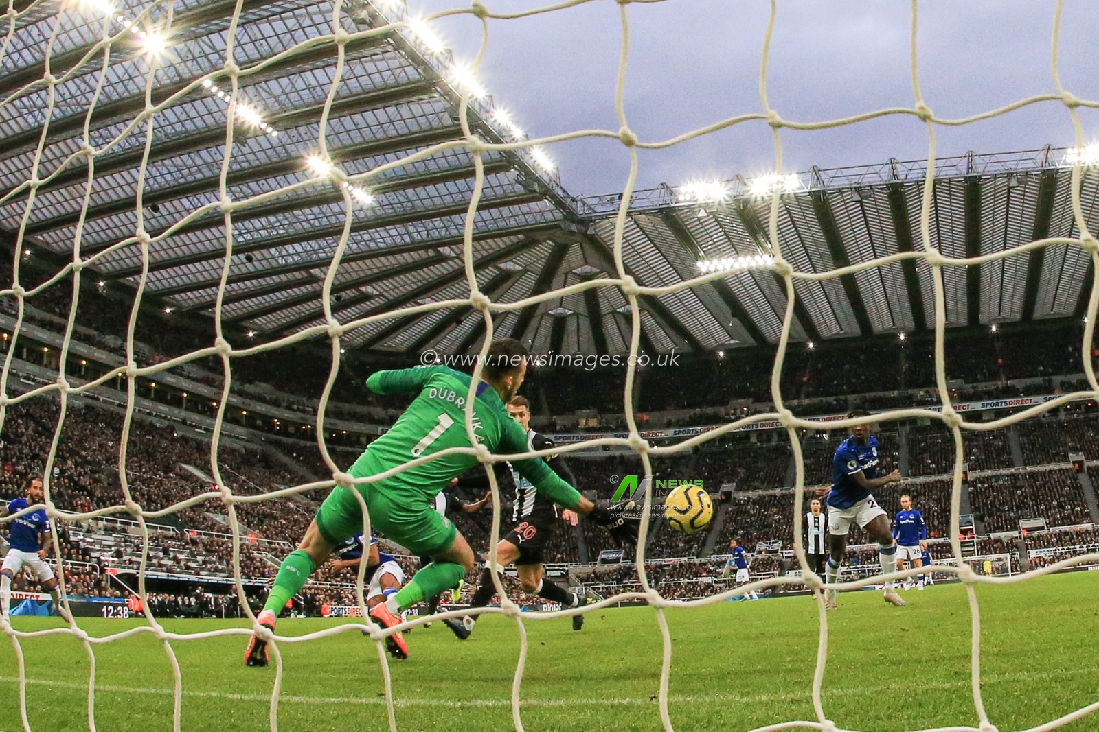 28th December 2019, St. James's Park, Newcastle, England; Premier League, Newcastle United v Everton : Dominic Calvert-Lewin (9) of Everton scores to make it 0-1

Credit: Mark Cosgrove/News Images