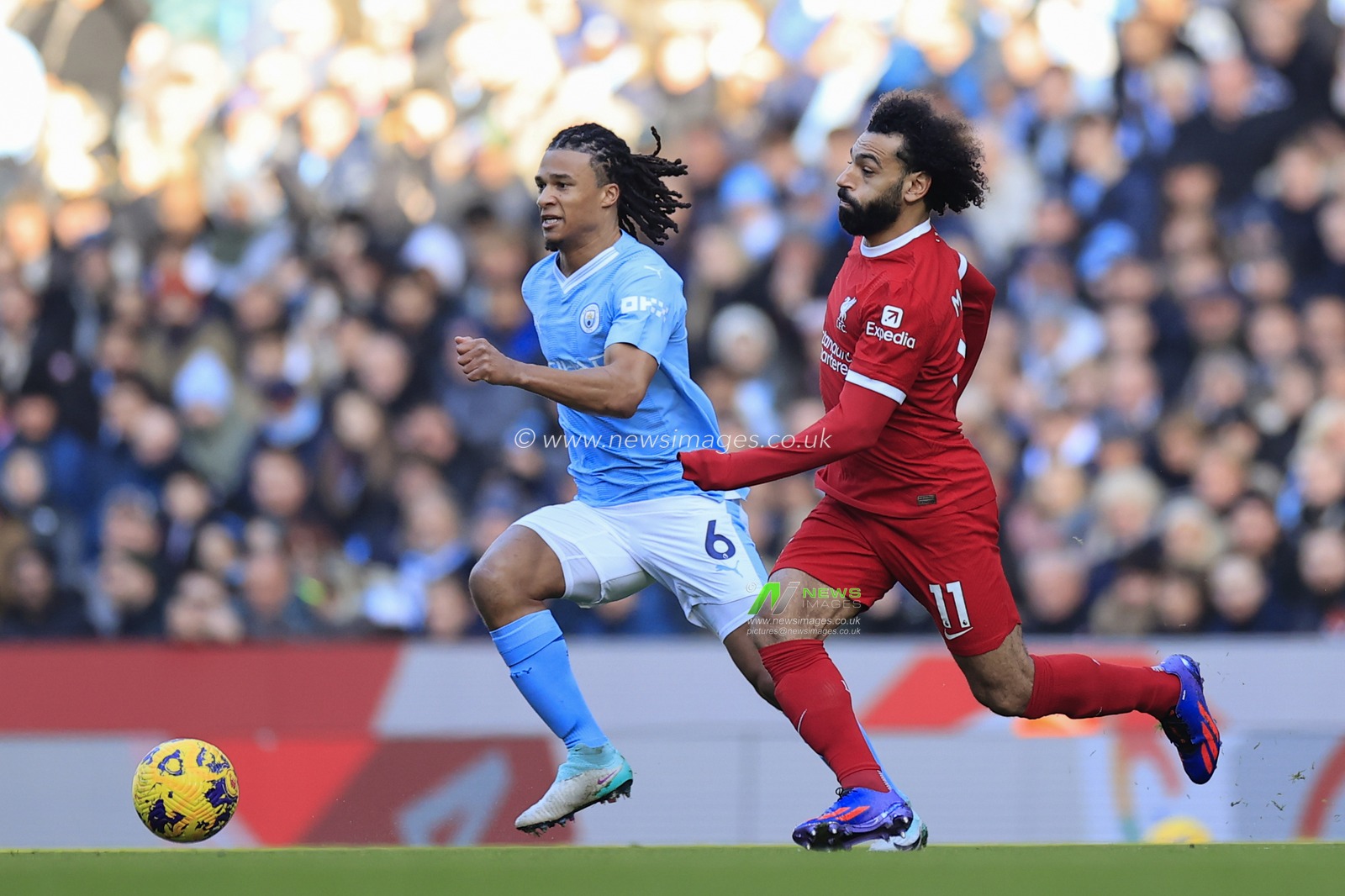 Nathan Ake #6 of Manchester City is challenged by Mohamed Salah #11 of Liverpool during the Premier League match Manchester City vs Liverpool at Etihad Stadium, Manchester, United Kingdom, 25th November 2023

(Photo by Conor Molloy/News Images)