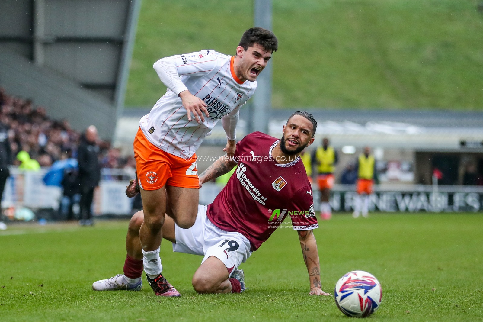 Rob Apter of Blackpool is challenged by Tyler Roberts of Northampton Town during the Sky Bet League 1 match Northampton Town vs Blackpool at Sixfields Stadium, Northampton, United Kingdom, 22nd March 2025

(Photo by Izzy Poles/News Images)