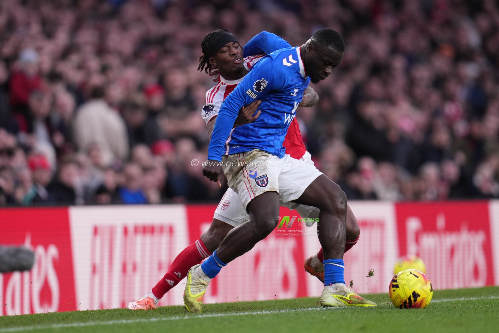 Noni Madueke of Arsenal and Brian Brobbey of Sunderland during the Premier League match Arsenal vs Sunderland at Emirates, London, United Kingdom on 07 February 2026

(Photo by Harvey Murphy/News Images)