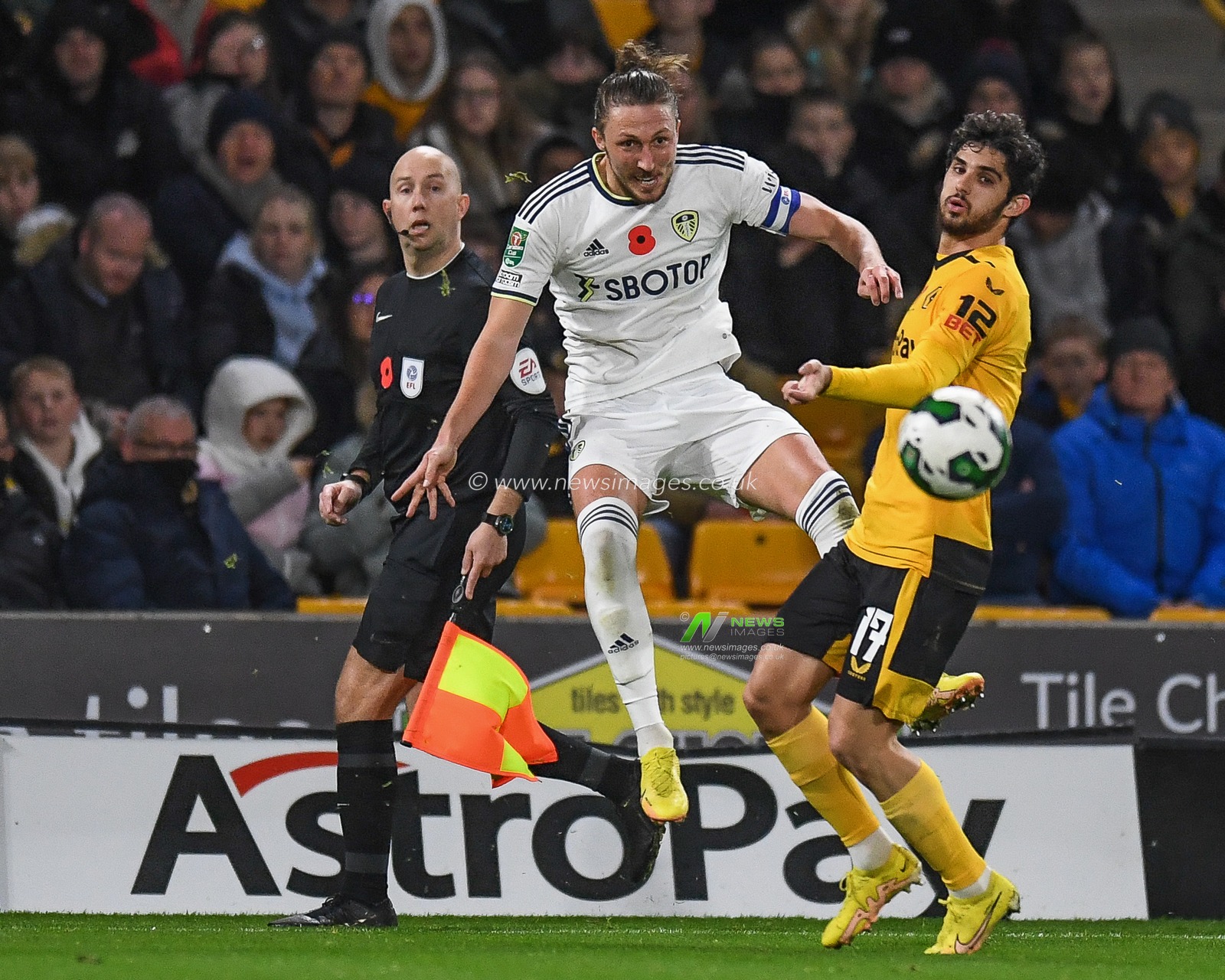 Luke Ayling #2 of Leeds United Under pressure from GonÃ§alo Guedes #17 of Wolverhampton Wanderersduring the Carabao Cup match Wolverhampton Wanderers vs Leeds United at Molineux, Wolverhampton, United Kingdom, 9th November 2022

(Photo by Mike Jones/News Images)