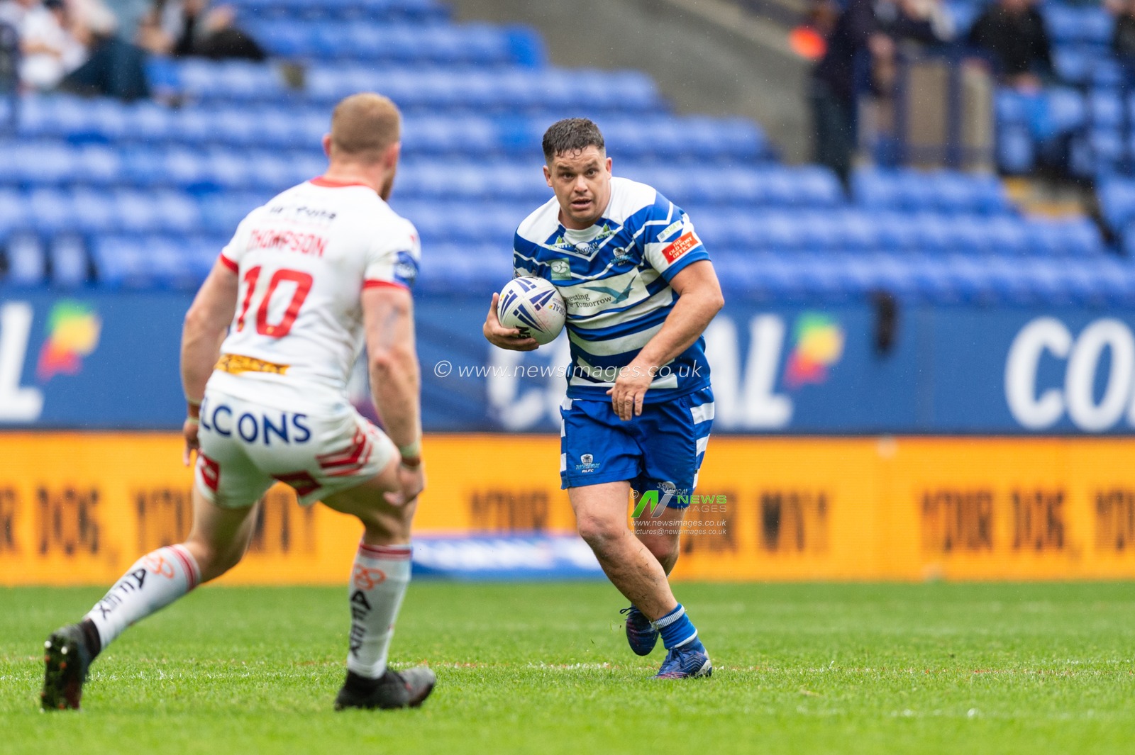 27th July 2019 , University of Bolton Stadium, Bolton, England; 2019 Coral Challenge Cup Semi-Final, St Helens vs Halifax RLFC ; Scott Murrell (6) of Halifax looks to get around Luke Thompson (10) of St Helens 


Credit: Richard Long/News Images