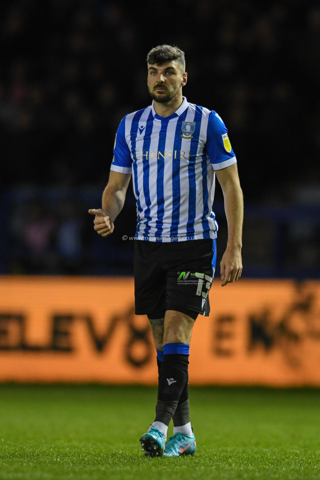 Callum Paterson #13 of Sheffield Wednesday gives a thumbs up