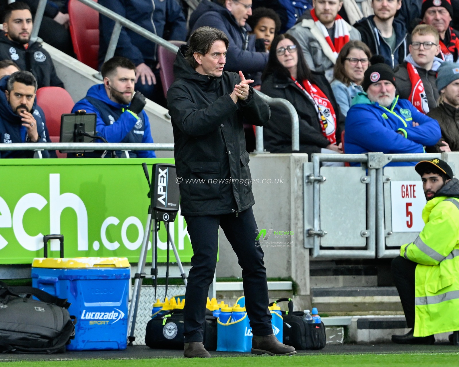 Thomas Frank manager of Brentford encourages his team, during the Premier League match Brentford vs Chelsea at The Gtech Community Stadium, London, United Kingdom, 2nd March 2024

(Photo by Cody Froggatt/News Images)