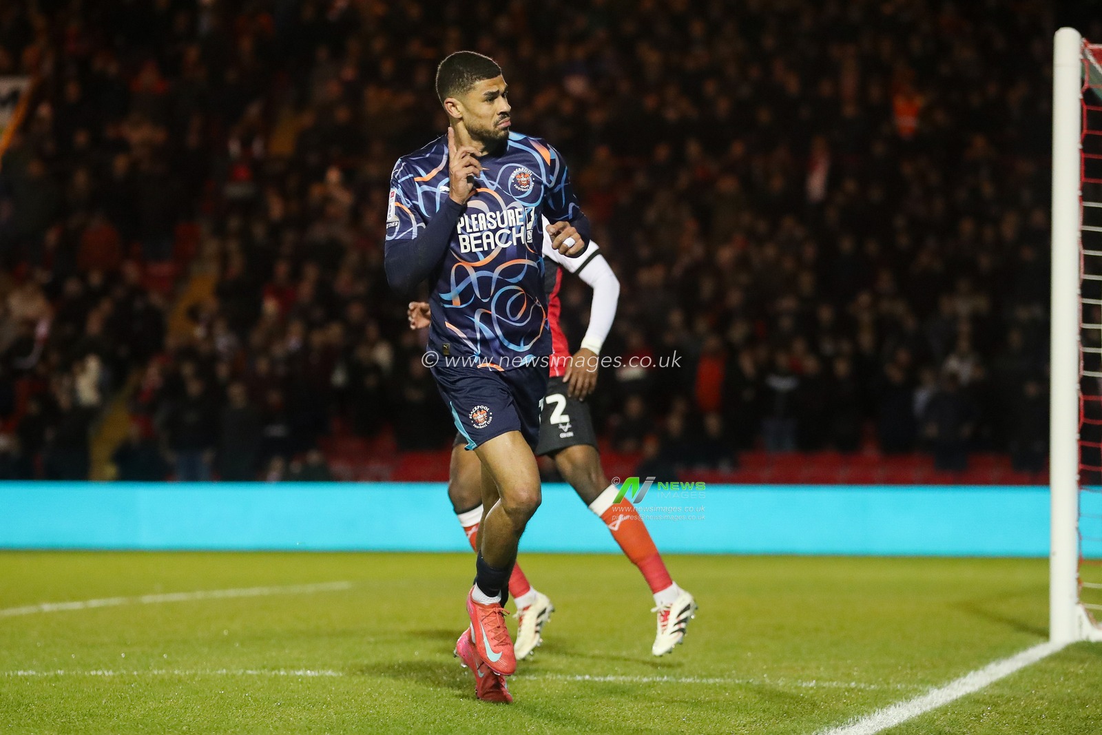 Ashley Fletcher of Blackpool celebrates his goal to make it 0-1 during the Sky Bet League 1 match Lincoln City vs Blackpool at Gelder Group Sincil Bank Stadium, Lincoln, United Kingdom, 28th January 2025

(Photo by Izzy Poles/News Images)