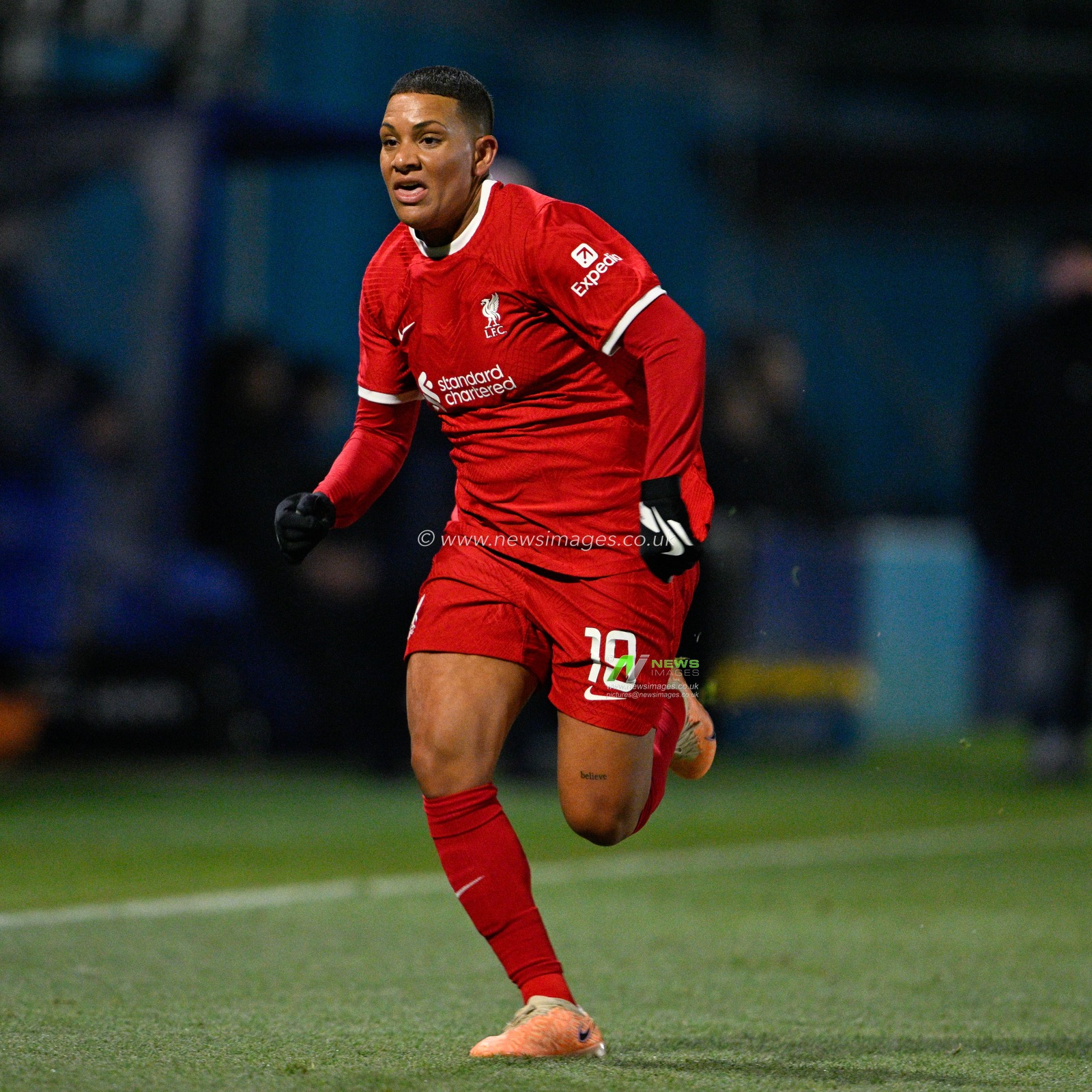 Shanice van de Sanden 19# of Liverpool Women's Football Club chases down the ball, during the FA Women's League Cup match Everton Women vs Liverpool Women at Walton Hall Park Stadium, Liverpool, United Kingdom, 13th December 2023

(Photo by Cody Froggatt/News Images)
