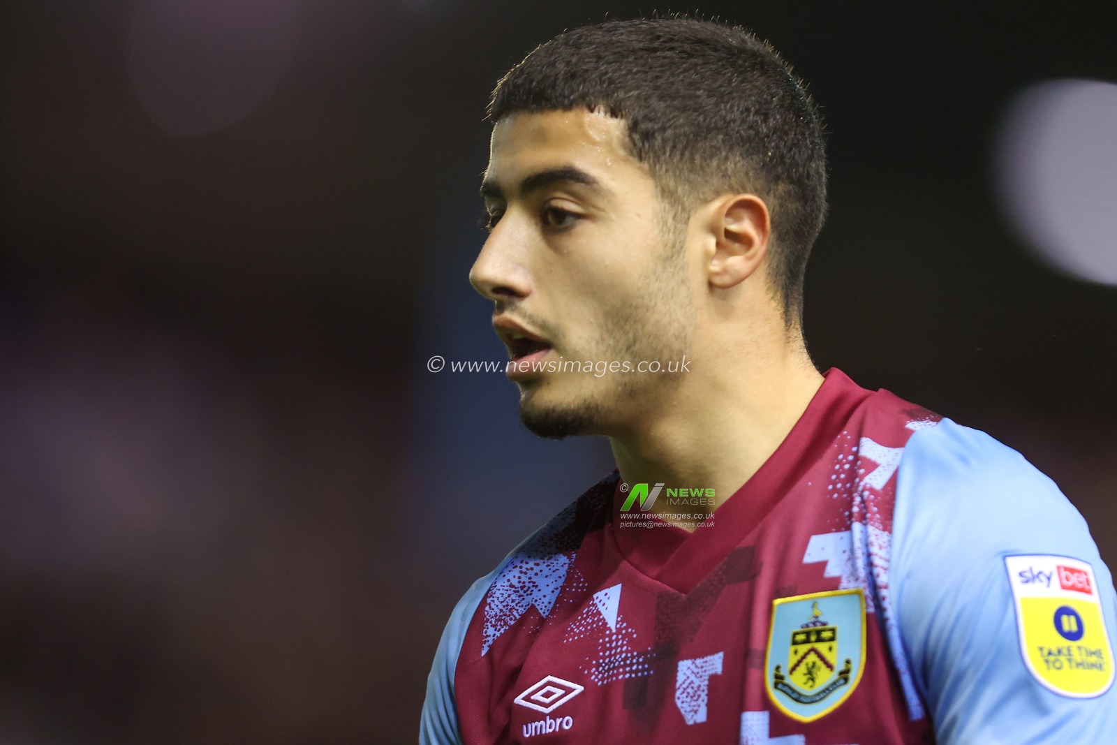 Anass Zaroury #19 of Burnley during the Sky Bet Championship match Birmingham City vs Burnley at St Andrews, Birmingham, United Kingdom, 19th October 2022

(Photo by Simon Bissett/News Images)