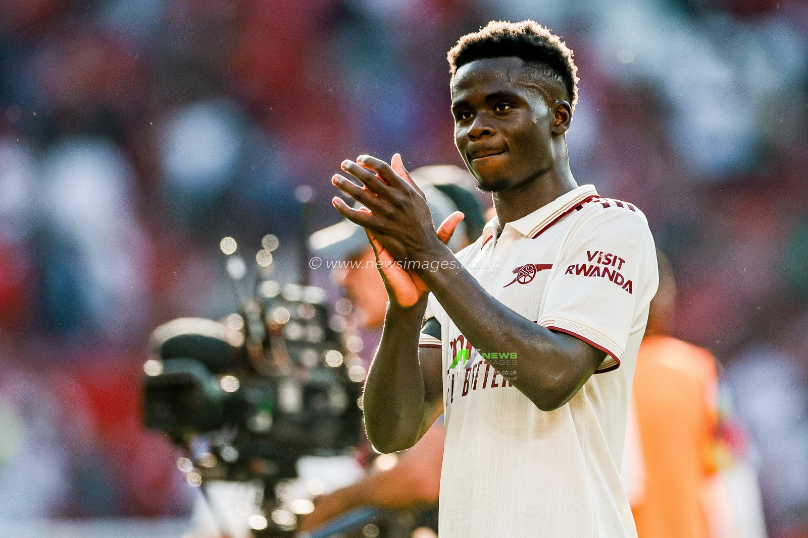 Bukayo Saka of Arsenal acknowledges the fans after the teams victory following the Premier League match Manchester United vs Arsenal at Old Trafford, Manchester, United Kingdom, 17th August 2025

(Photo by Mark Cosgrove/News Images)