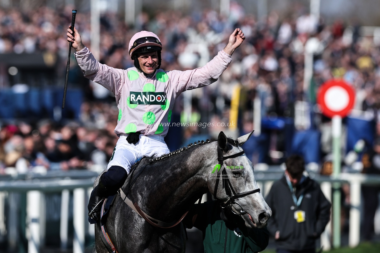 Lossiemouth ridden by Paul Townend wins the William Hill Aintree Hurdle during the Randox Grand National 2025 Day 1 Opening Day at Aintree Racecourse, Liverpool, United Kingdom, 3rd April 2025

(Photo by Mark Cosgrove/News Images)