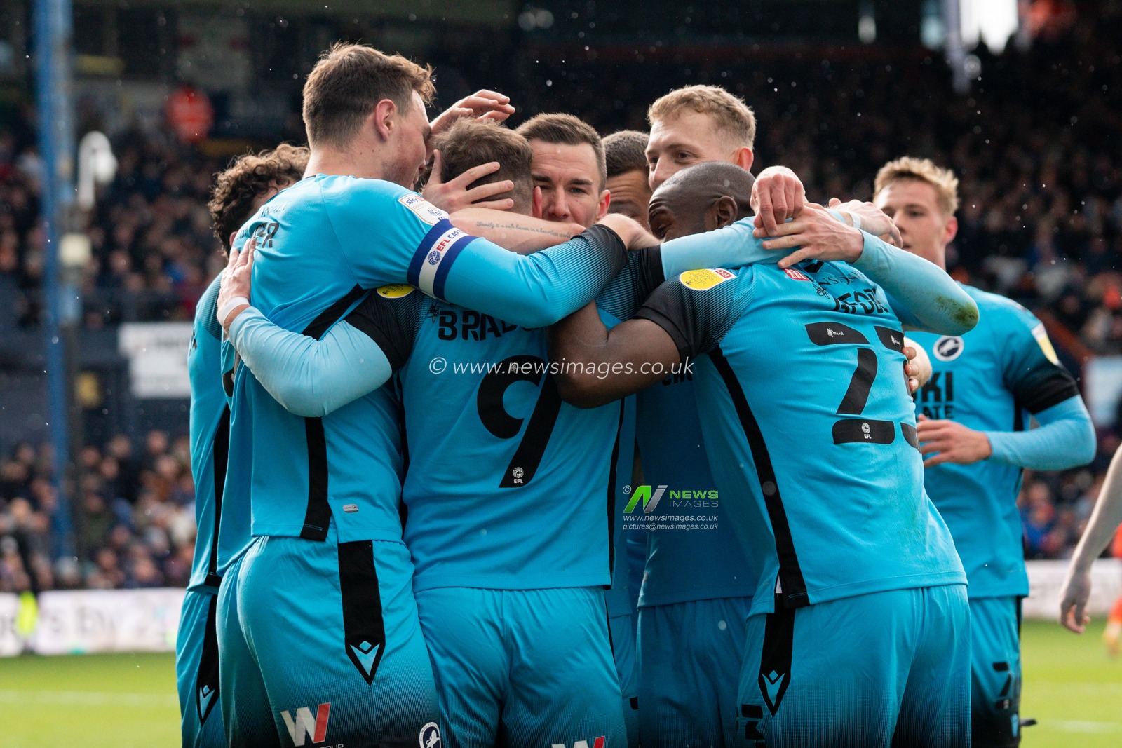 Tom Bradshaw #9 of Millwall celebrates scoring the opening goal with his team mates