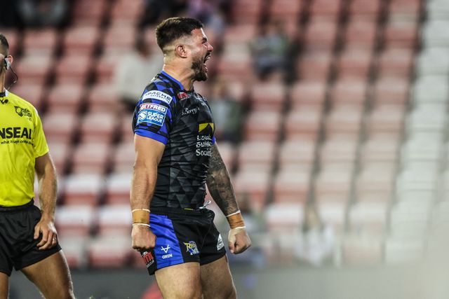 James Bentley of Leeds Rhinos celebrates his try during the Betfred Super League round 21 match Leigh Leopards vs Leeds Rhinos at Leigh Sports Village, Leigh, United Kingdom, 7th August 2025

(Photo by Alfie Cosgrove/News Images)