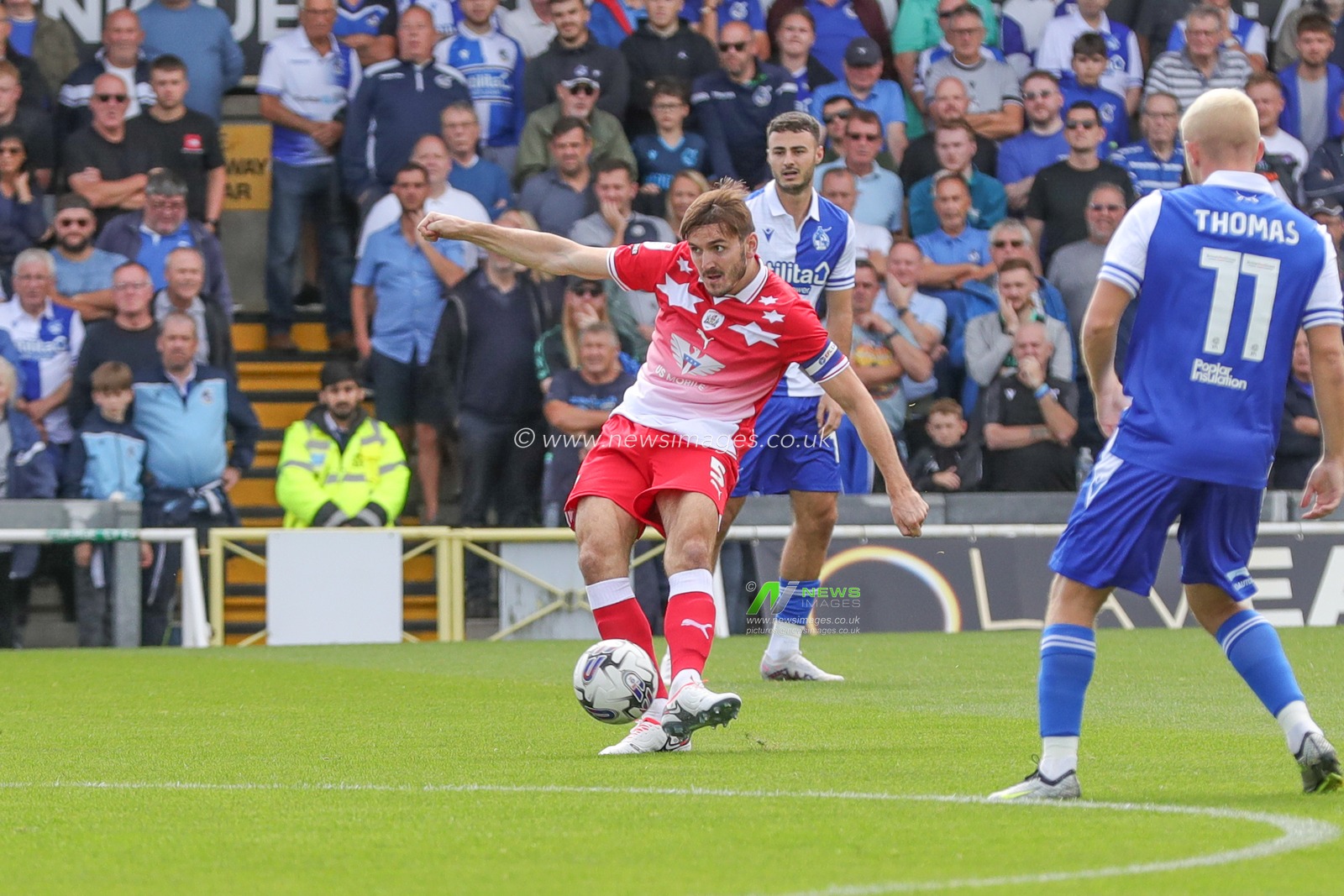 Liam Kitching #5 of Barnsley takes a shot during the Sky Bet League 1 match Bristol Rovers vs Barnsley at Memorial Stadium, Bristol, United Kingdom, 12th August 2023

(Photo by Alfie Cosgrove/News Images)