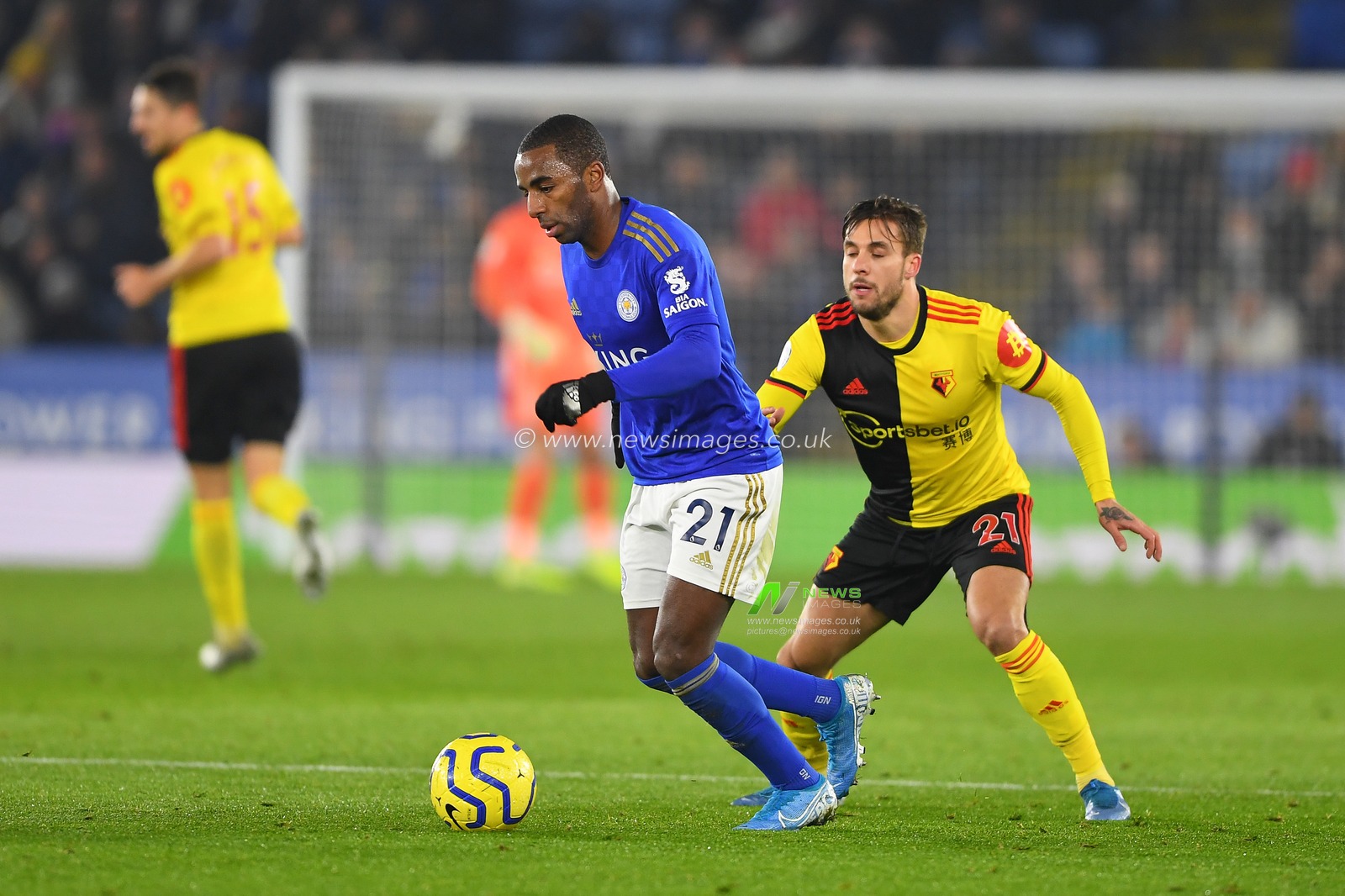 4th December 2019, King Power Stadium, Leicester, England; Premier League, Leicester City v Watford : Ricardo Pereira (21) of Leicester City holds off Kiko Femenia (21) of Watford 

Credit: Jon Hobley/News Images