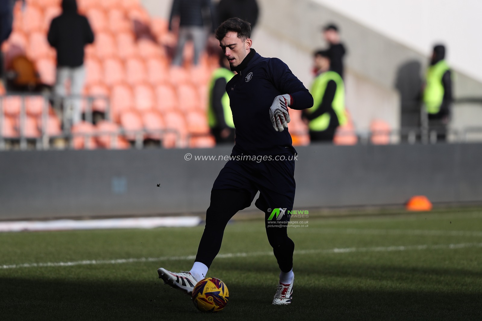 Harry Tyrer of Blackpool during the pre-game warm up ahead of the Sky Bet League 1 match Blackpool vs Charlton Athletic at Bloomfield Road, Blackpool, United Kingdom, 1st February 2025

(Photo by Gareth Evans/News Images)