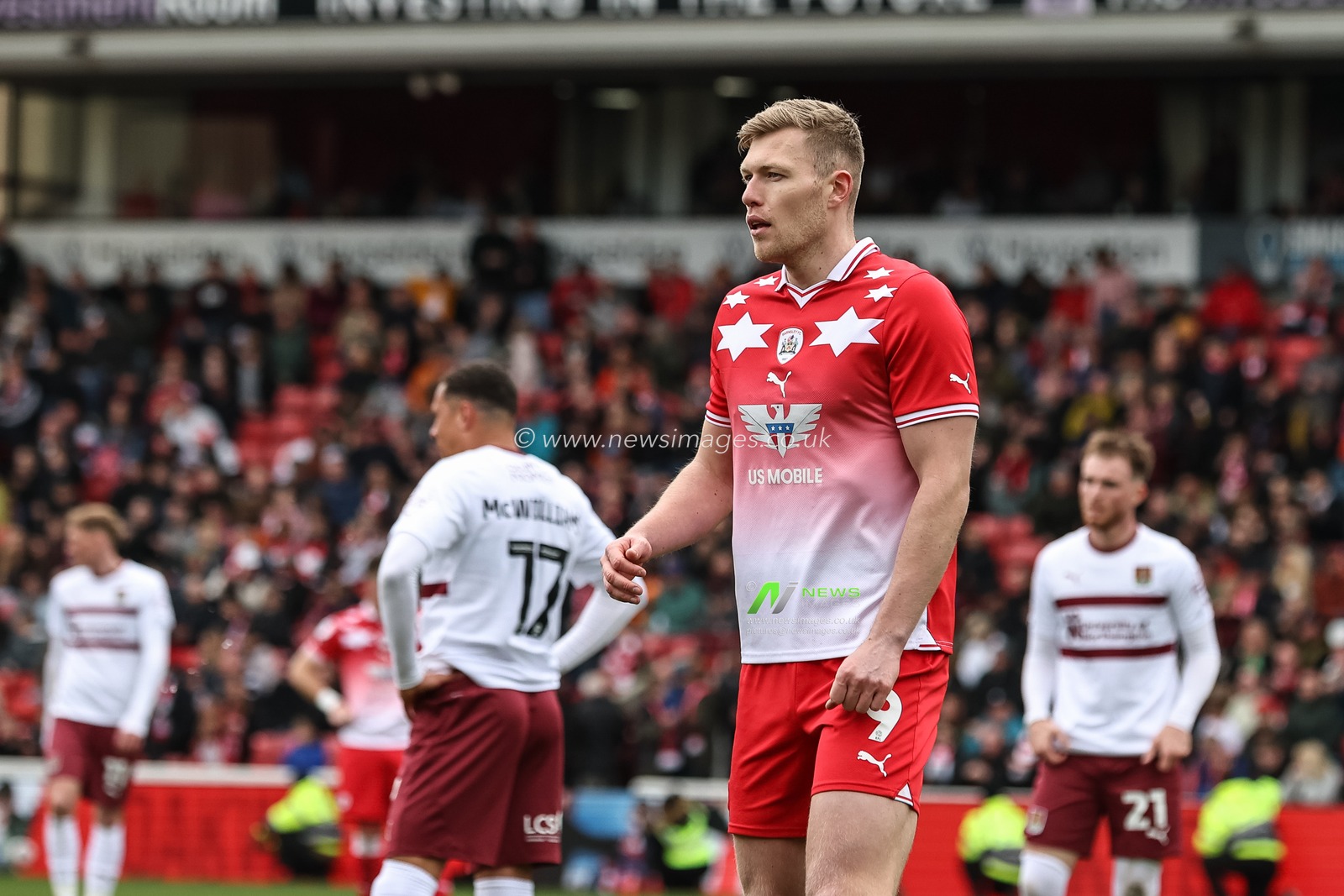 Sam Cosgrove of Barnsley during the Sky Bet League 1 match Barnsley vs Northampton Town at Oakwell, Barnsley, United Kingdom, 27th April 2024

(Photo by Mark Cosgrove/News Images)