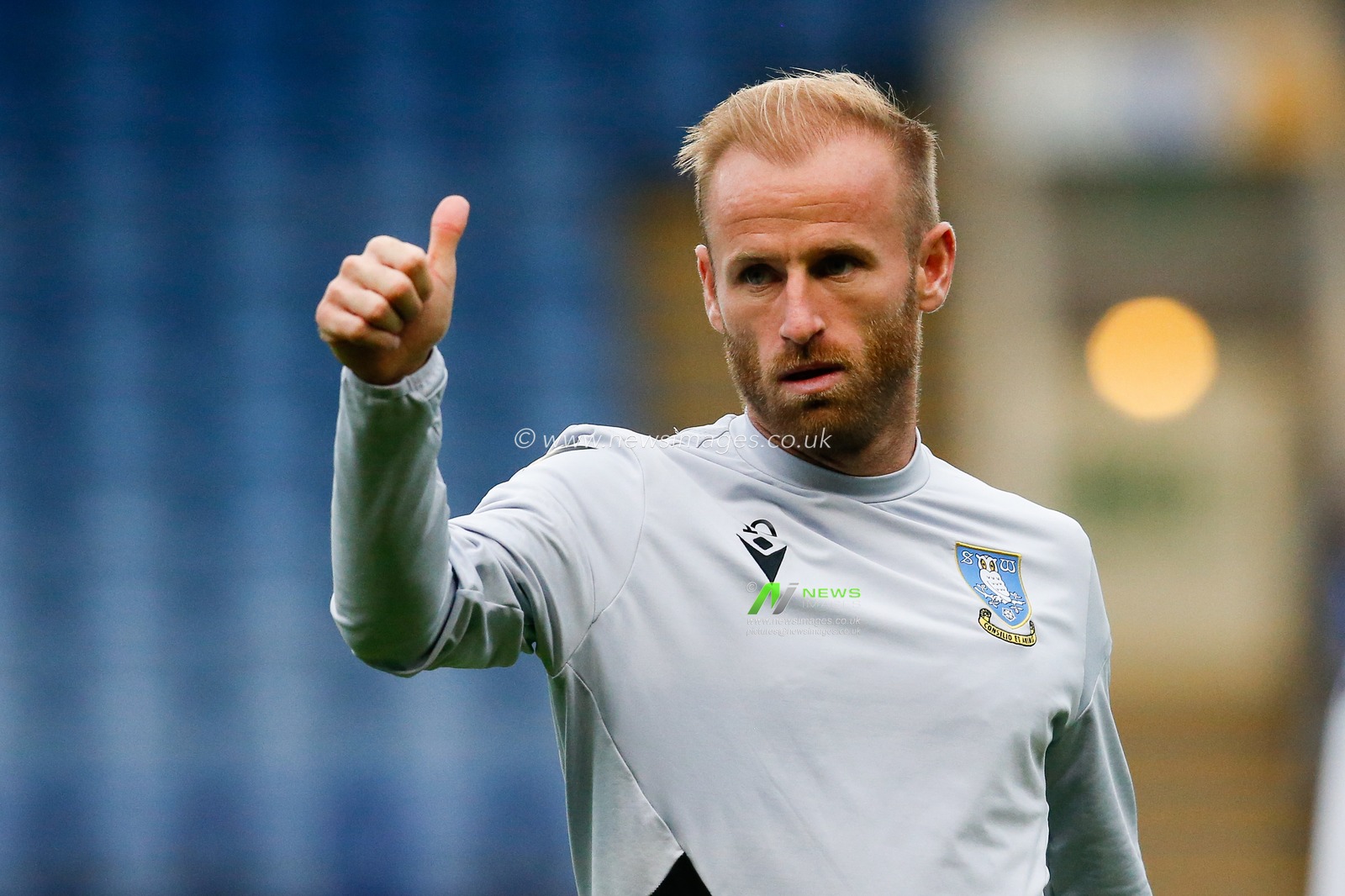 Barry Bannan #10 of Sheffield Wednesday gives a thumbs up to fans before the Papa John's Trophy match Sheffield Wednesday vs Burton Albion at Hillsborough, Sheffield, United Kingdom, 20th September 2022

(Photo by Ben Early/News Images)