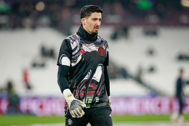 Manchester United goalkeeper Altay Bayındır in the pregame warmup session  during the Premier League match West Ham United vs Manchester United at London Stadium, London, United Kingdom on 10 February 2026

(Photo by Maynard Manyowa/News Images)