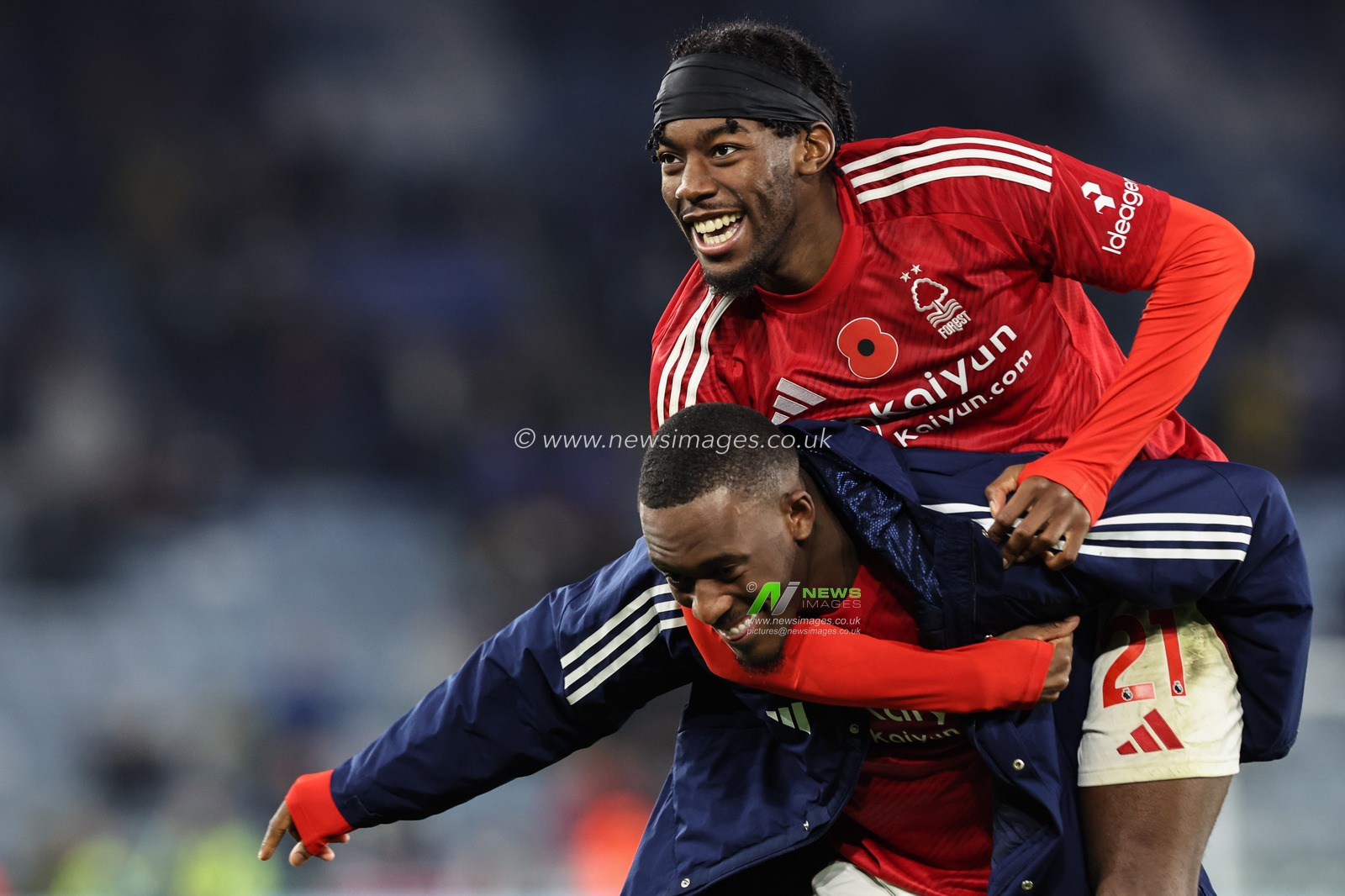 Callum Hudson-Odoi of Nottingham Forest and Anthony Elanga of Nottingham Forest celebrate the win with the fans during the Premier League match Leicester City vs Nottingham Forest at King Power Stadium, Leicester, United Kingdom, 25th October 2024

(Photo by Mark Cosgrove/News Images)