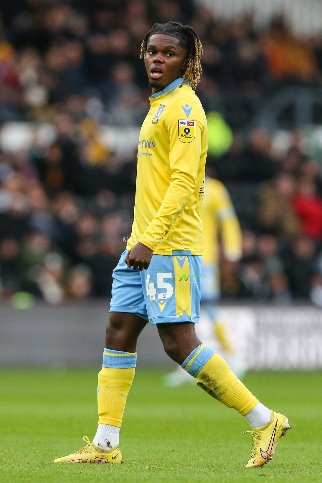 Alex Mighten #45 of Sheffield Wednesday during the Sky Bet League 1 match Derby County vs Sheffield Wednesday at Pride Park Stadium, Derby, United Kingdom, 3rd December 2022

(Photo by Arron Gent/News Images)