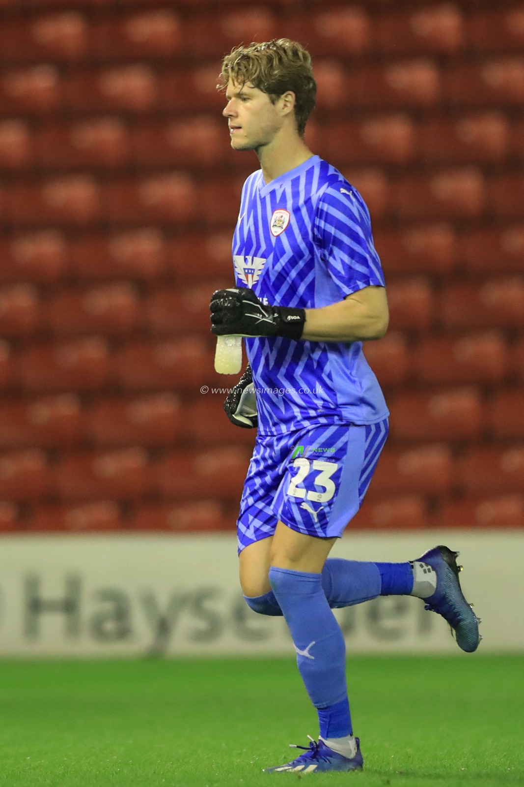 Ben Killip #23 of Barnsley during the EFL Trophy match Barnsley vs Grimsby Town at Oakwell, Barnsley, United Kingdom, 5th September 2023

(Photo by Alfie Cosgrove/News Images)