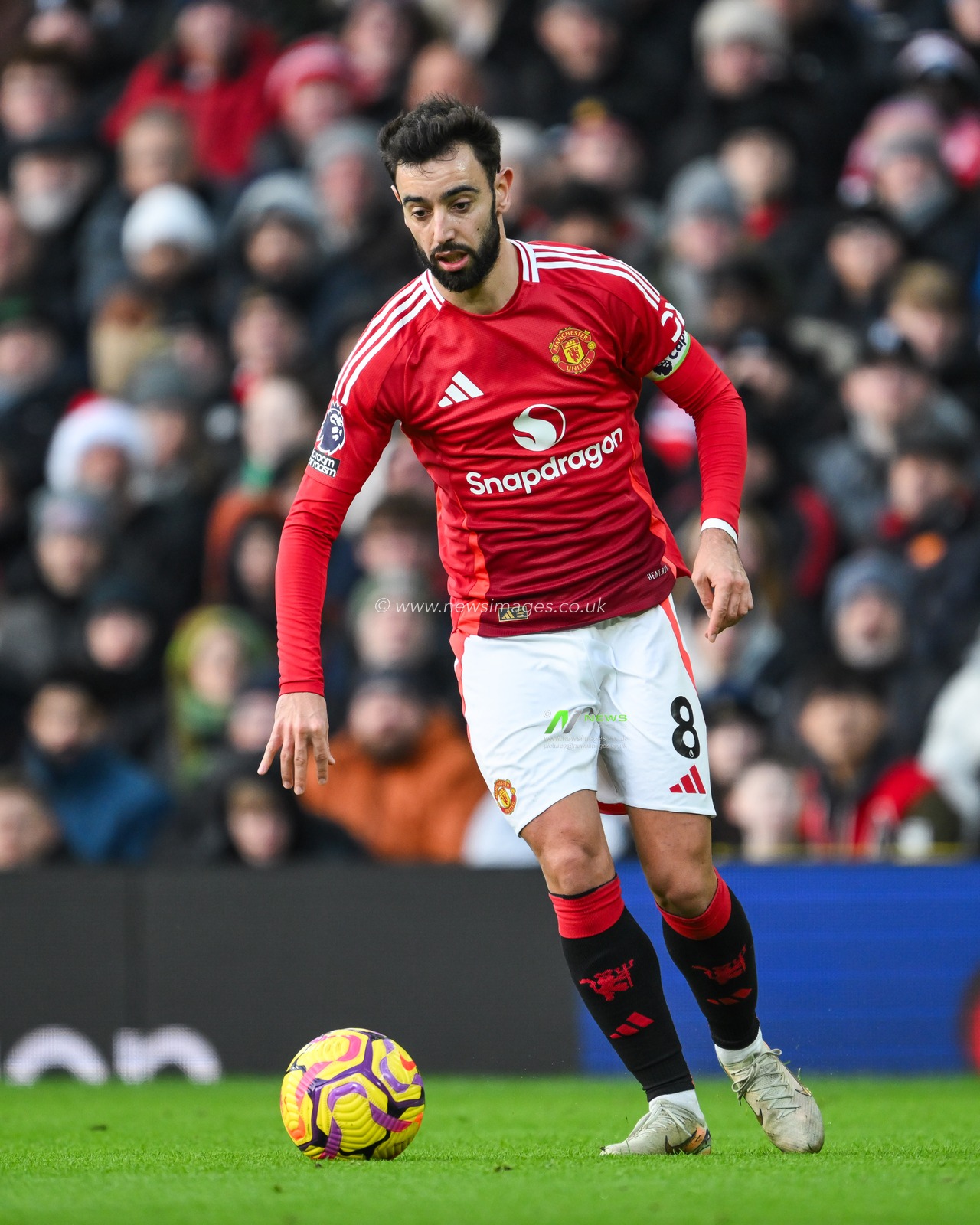 Bruno Fernandes of Manchester United makes a break with the ball during the Premier League match Manchester United vs Bournemouth at Old Trafford, Manchester, United Kingdom, 22nd December 2024

(Photo by Craig Thomas/News Images)