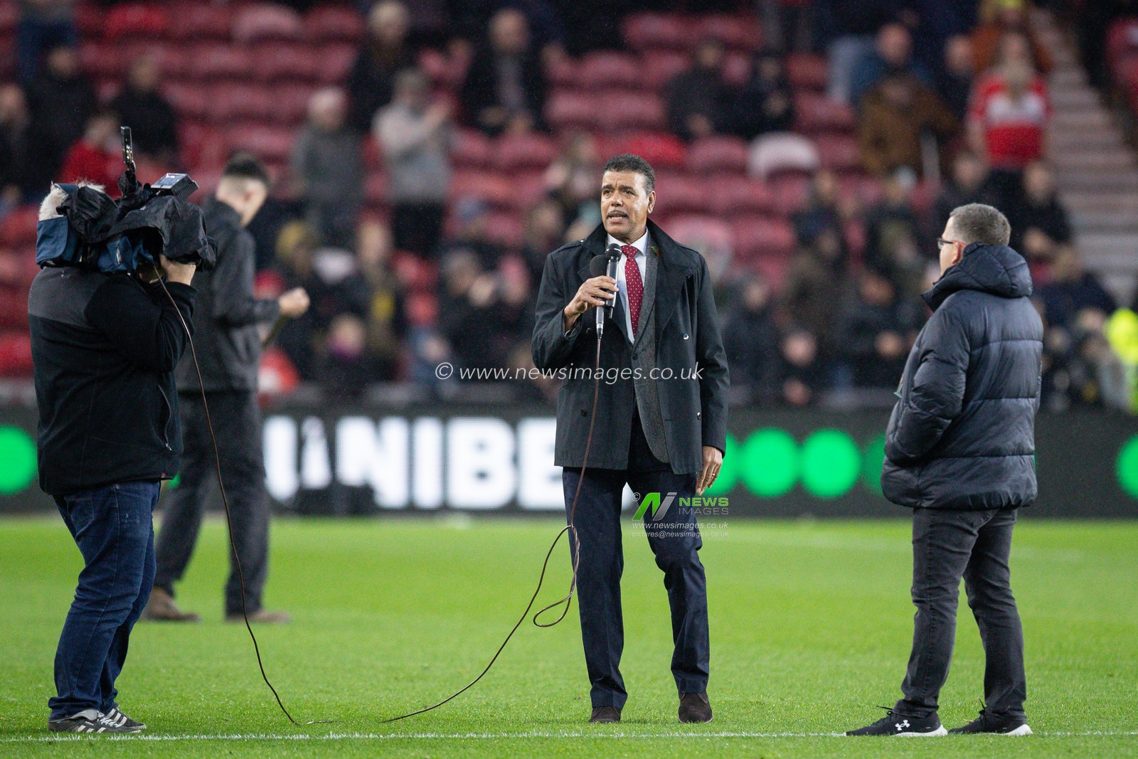 Chris Kamara comes out and speaks to Middlesbrough supporters at half time during the Sky Bet Championship match Middlesbrough vs Bristol City at Riverside Stadium, Middlesbrough, United Kingdom, 5th November 2022

(Photo by James Heaton/News Images)
