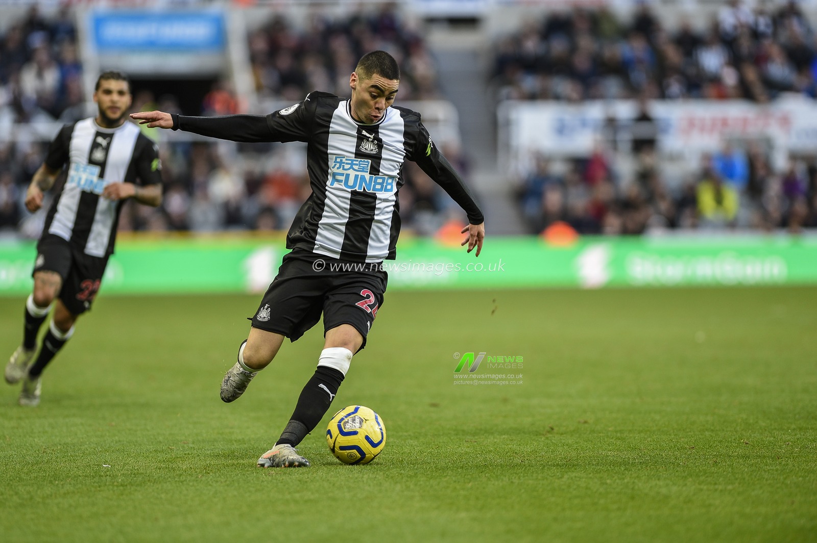 27th October 2019, St. James's Park, Newcastle, England; Premier League, Newcastle United v Wolverhampton Wanderers : Miguel AlmirÃ³n of Newcastle United in action

Credit: Iam Burn/News Images