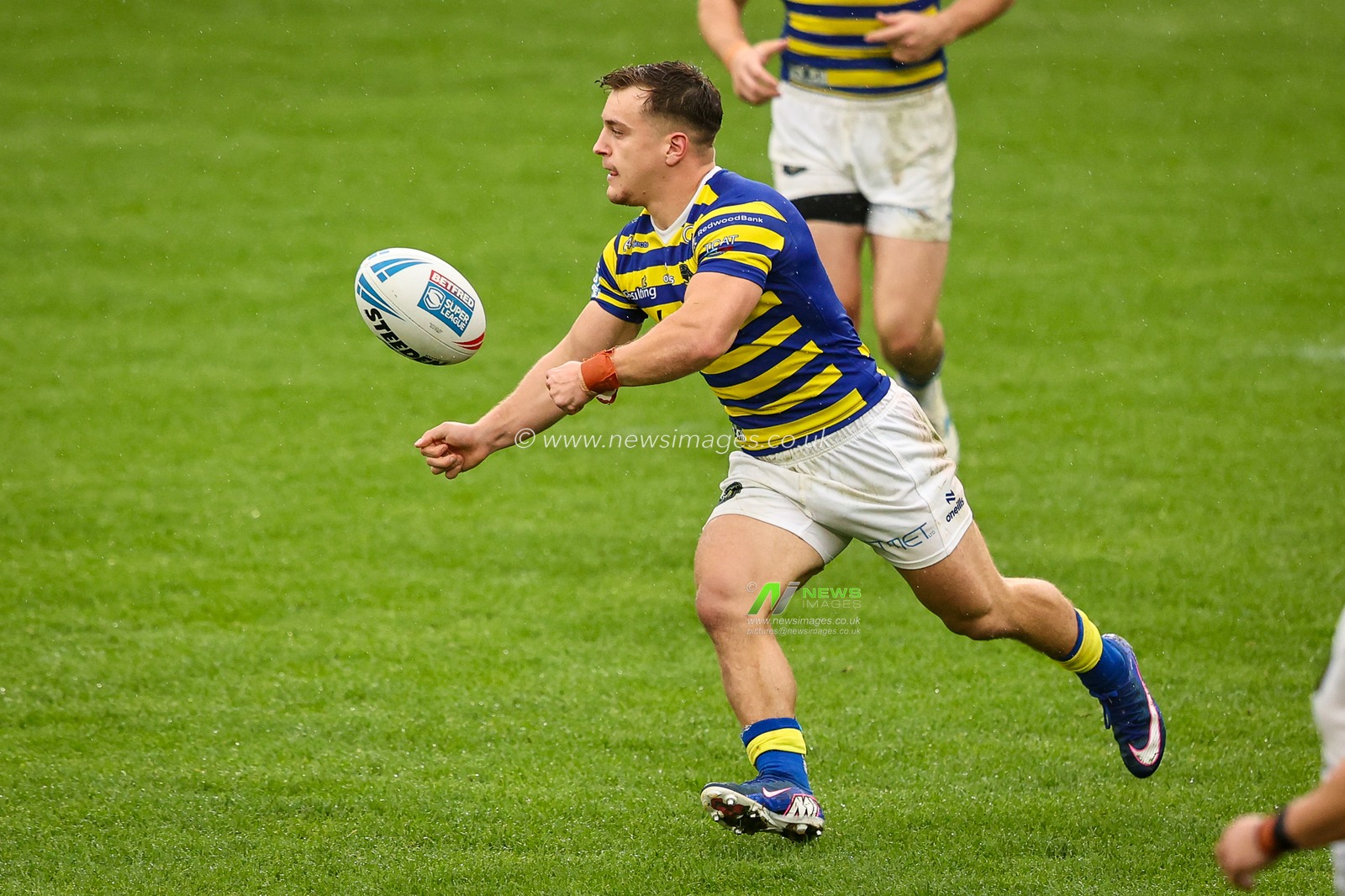 Leon Hayes of Warrington Wolves during the Betfred Super League round 25 match Hull FC vs Warrington Wolves at MKM Stadium, Hull, United Kingdom on 29 August 2026

(Photo by Alfie Cosgrove/News Images)