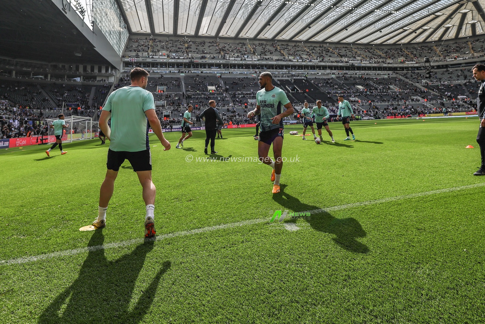 Joelinton #7 of Newcastle United in the pregame warmup session during the Premier League match Newcastle United vs Arsenal at St. James's Park, Newcastle, United Kingdom, 7th May 2023

(Photo by Mark Cosgrove/News Images)
