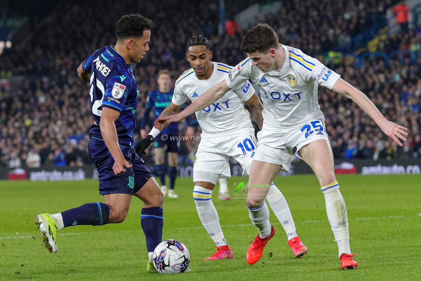 Crysencio Summerville of Leeds United and Sam Byram of Leeds United defend against Million Manhoef of Stoke City during the Sky Bet Championship match Leeds United vs Stoke City at Elland Road, Leeds, United Kingdom, 5th March 2024

(Photo by James Heaton/News Images)