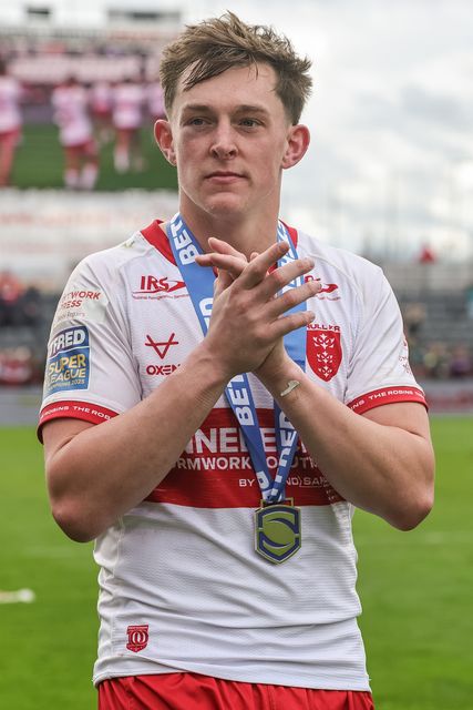 Betfred player of the game Jack Broadbent of Hull KR applauds the fans during the Betfred Super League round 7 match Hull KR vs Hull FC at Sewell Group Craven Park, Hull, United Kingdom on 03 April 2026

(Photo by Mark Cosgrove/News Images)