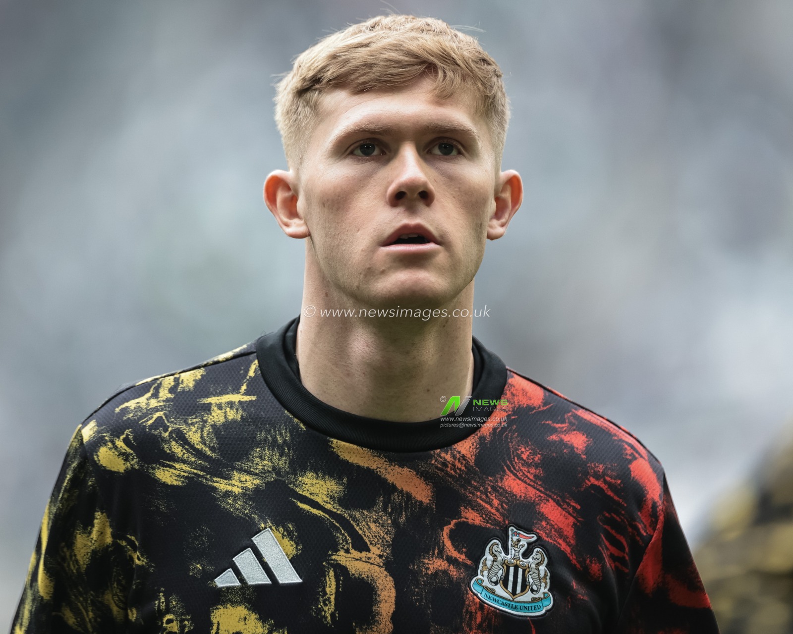 Lewis Hall of Newcastle United in the pregame warmup session during the Premier League match Newcastle Untied vs Sunderland at St. James's Park, Newcastle, United Kingdom on 22 March 2026

(Photo by Mark Cosgrove/News Images)