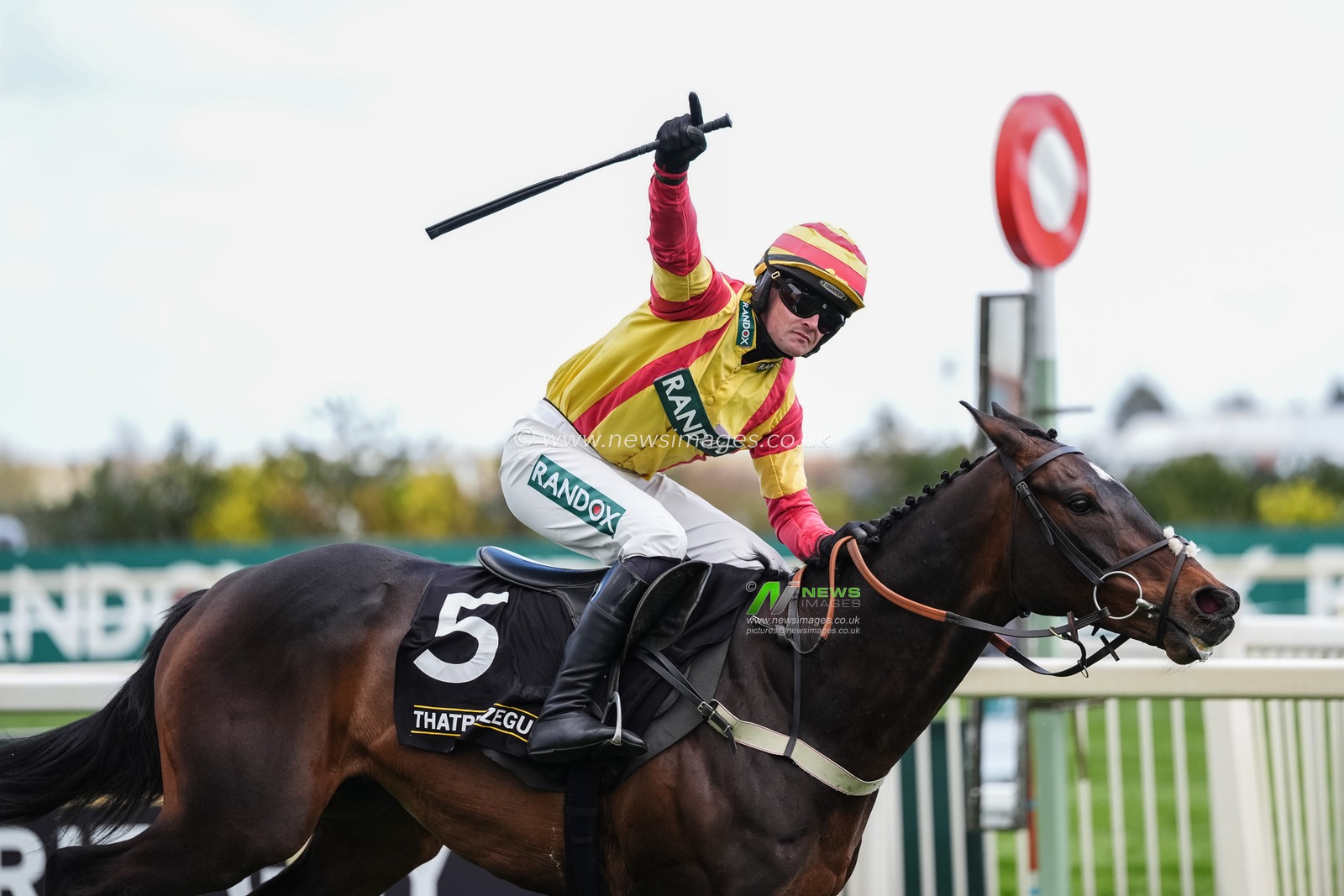 Storming George ridden by Jack Quinlan  wins the 14:55 Thatprizeguy Top Novices' Hurdle during the 2026 Randox Grand National Ladies Day at Aintree Racecourse, Aintree, United Kingdom on 10 April 2026

(Photo by Mark Cosgrove/News Images)