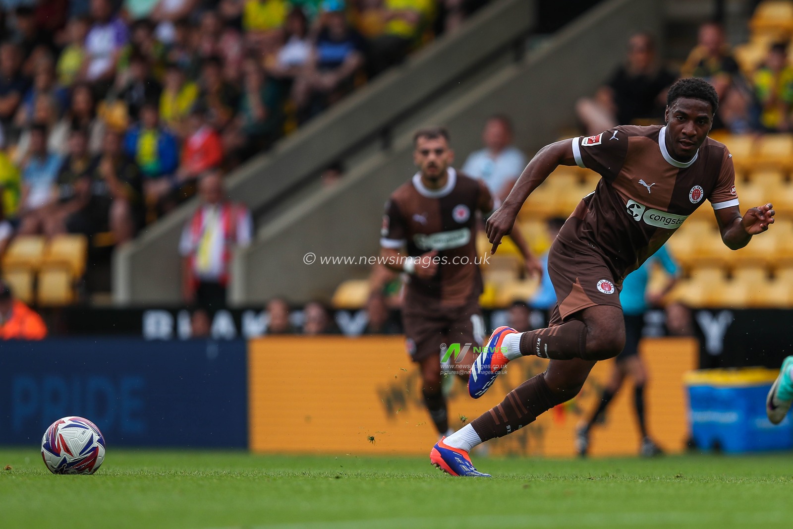 Oladapo Afolayan of St Pauli passes the ball during the Pre-season friendly match Norwich City vs St. Pauli at Carrow Road, Norwich, United Kingdom, 3rd August 2024

(Photo by Izzy Poles/News Images)