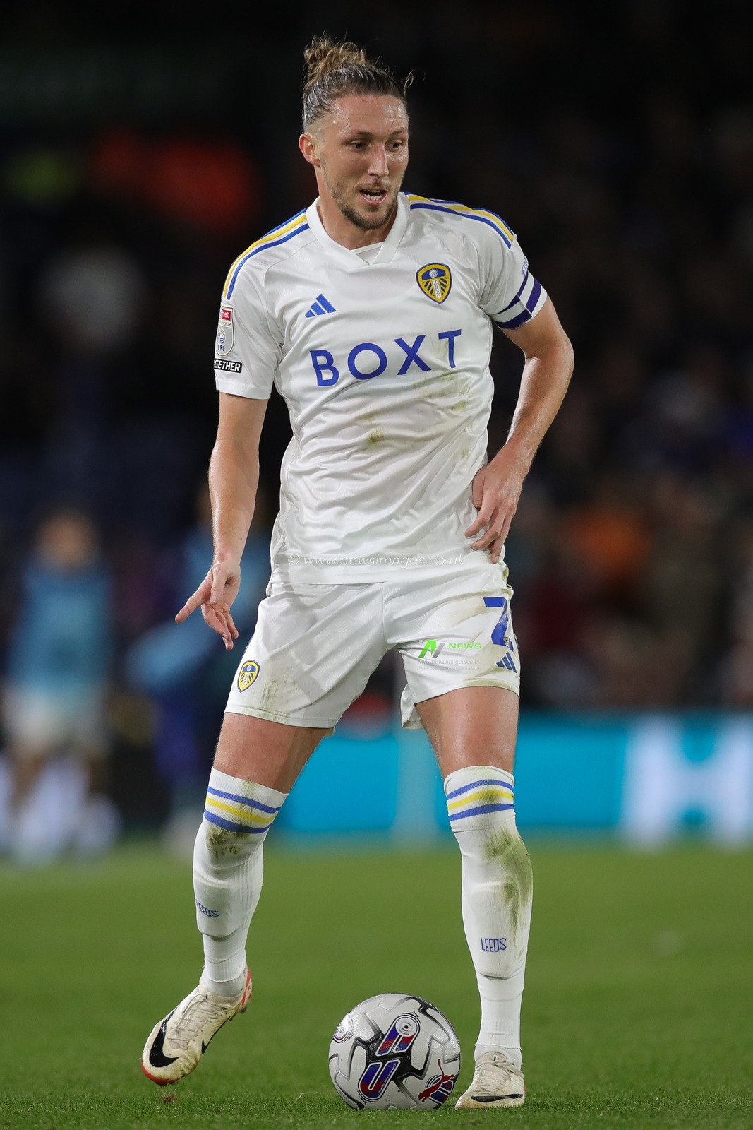 Luke Ayling #2 of Leeds United on the ball during the Sky Bet Championship match Leeds United vs Queens Park Rangers at Elland Road, Leeds, United Kingdom, 4th October 2023

(Photo by James Heaton/News Images)
