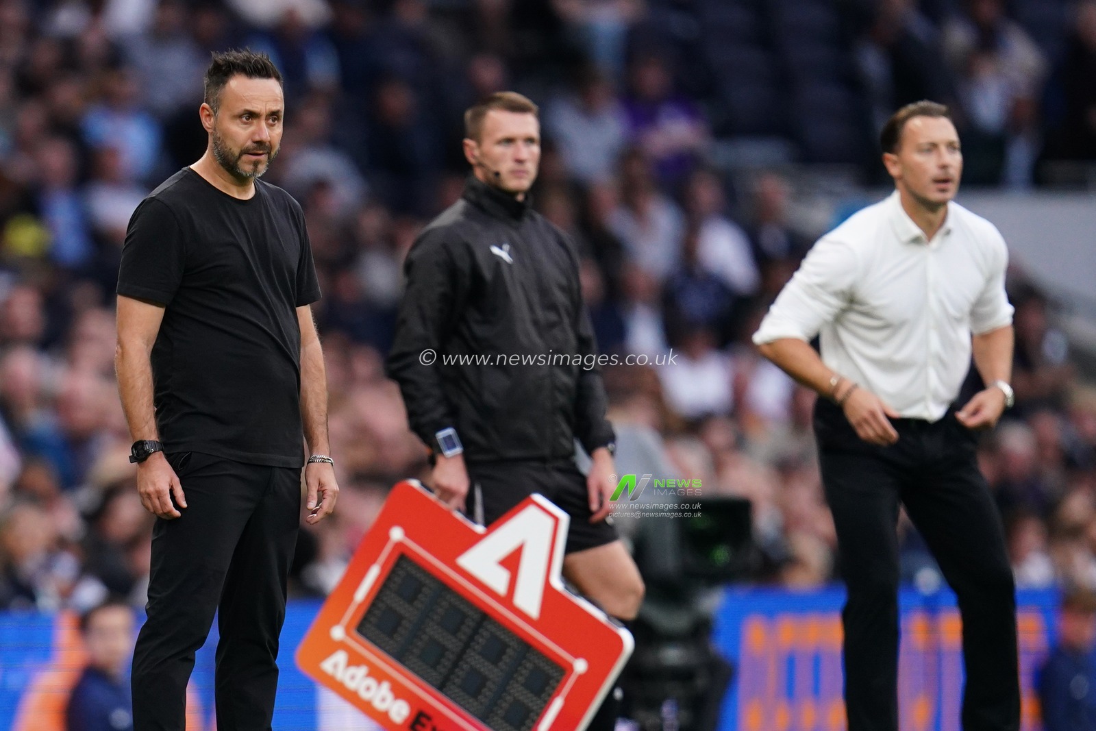 Roberto De Zerbi manager of Tottenham Hotspur during the Premier League match Tottenham Hotspur vs Newcastle Untied at Tottenham Hotspur Stadium, London, United Kingdom on 29 August 2026

(Photo by Harvey Murphy/News Images)