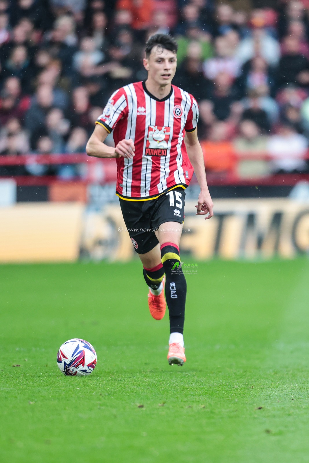 Anel AhmedhodÅ¾iÄ‡ of Sheffield United makes a run with the ball during the Sky Bet Championship match Sheffield United vs Cardiff City at Bramall Lane, Sheffield, United Kingdom, 18th April 2025

(Photo by Richard Bierton/News Images)
