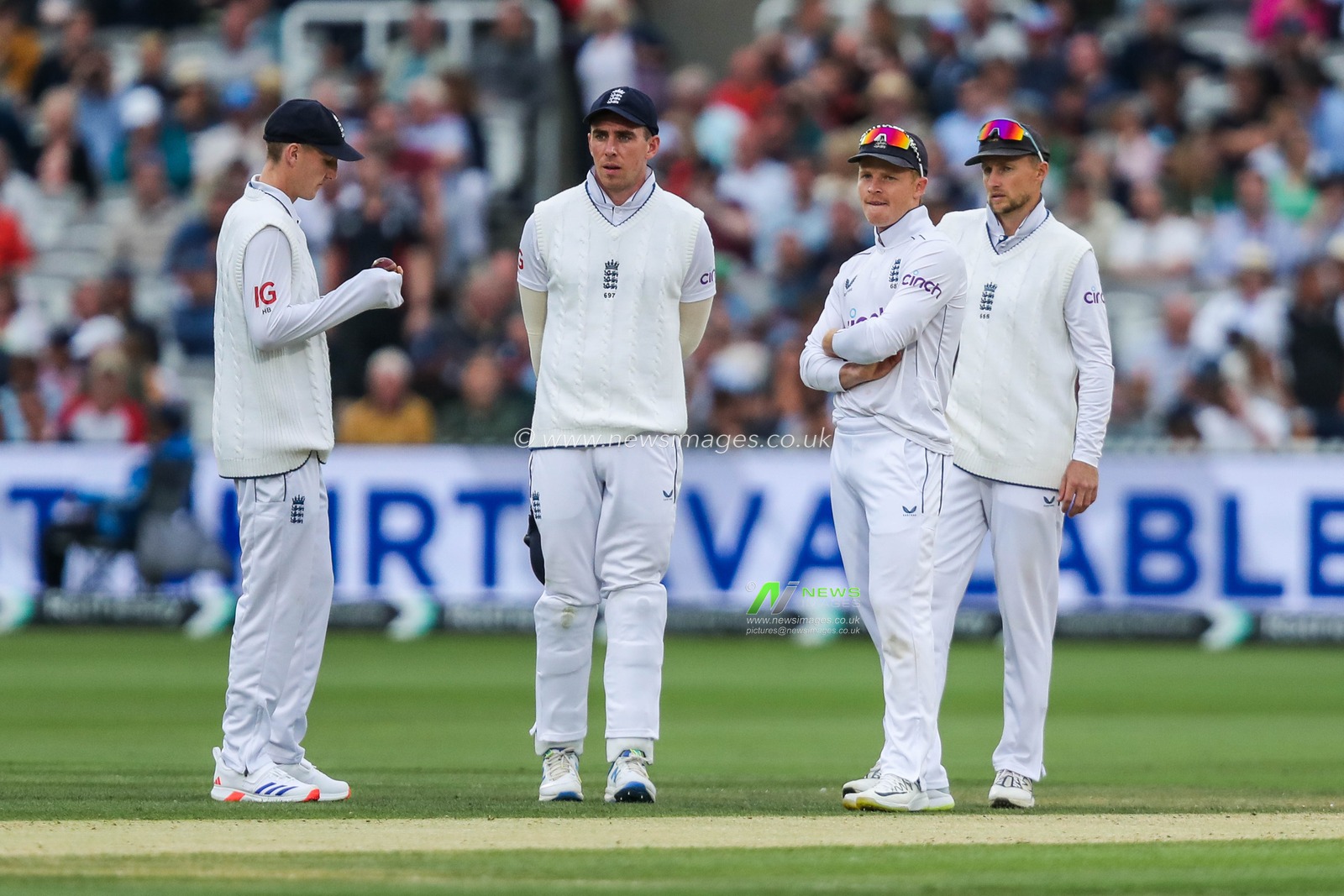England wait for the results of the light meter test during England v Sri Lanka 2nd Rothesay Test Match Day 3 at Lords, London, United Kingdom, 31st August 2024

(Photo by Izzy Poles/News Images)