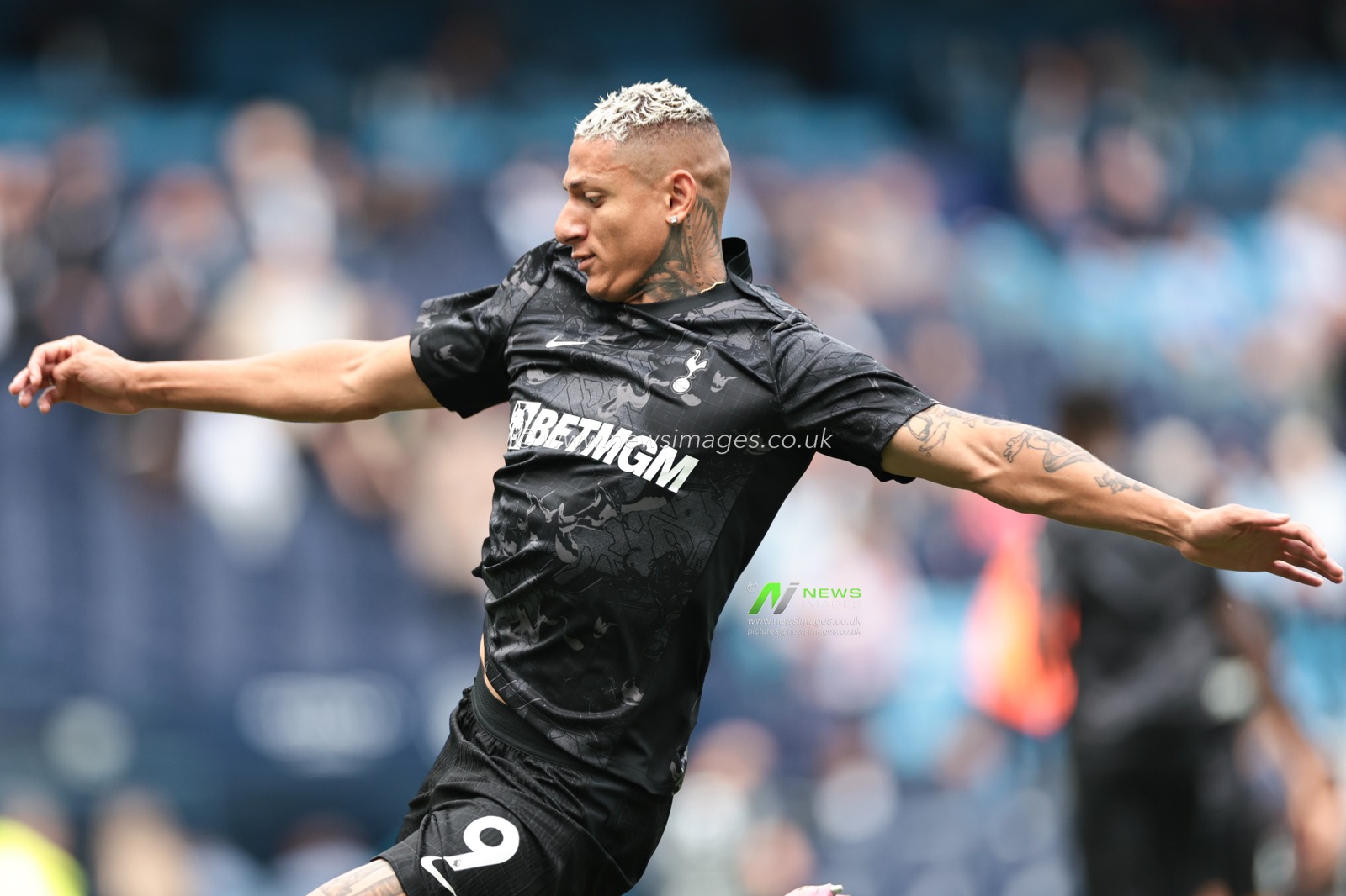 Richarlison of Tottenham Hotspur in the pregame warmup session during the Premier League match Manchester City vs Tottenham Hotspur at Etihad Stadium, Manchester, United Kingdom, 23rd August 2025

(Photo by Mark Cosgrove/News Images)