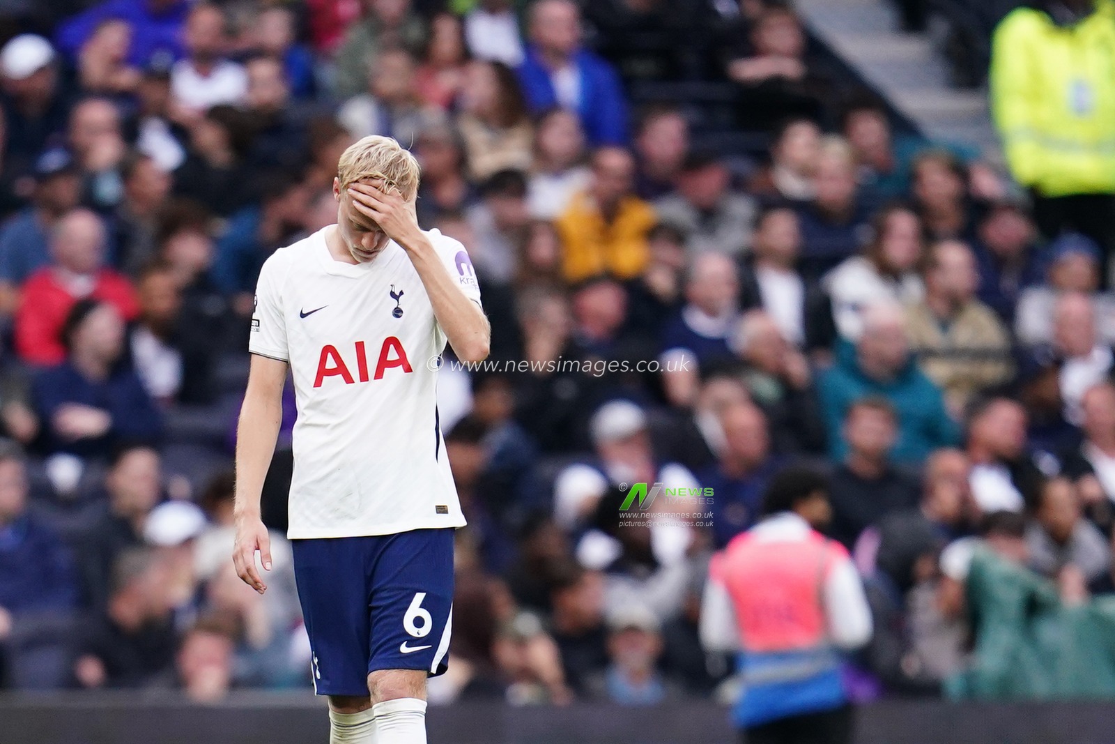 Jan Paul van Hecke of Tottenham Hotspur as Newcastle make it 0-2 during the Premier League match Tottenham Hotspur vs Newcastle Untied at Tottenham Hotspur Stadium, London, United Kingdom on 29 August 2026

(Photo by Harvey Murphy/News Images)