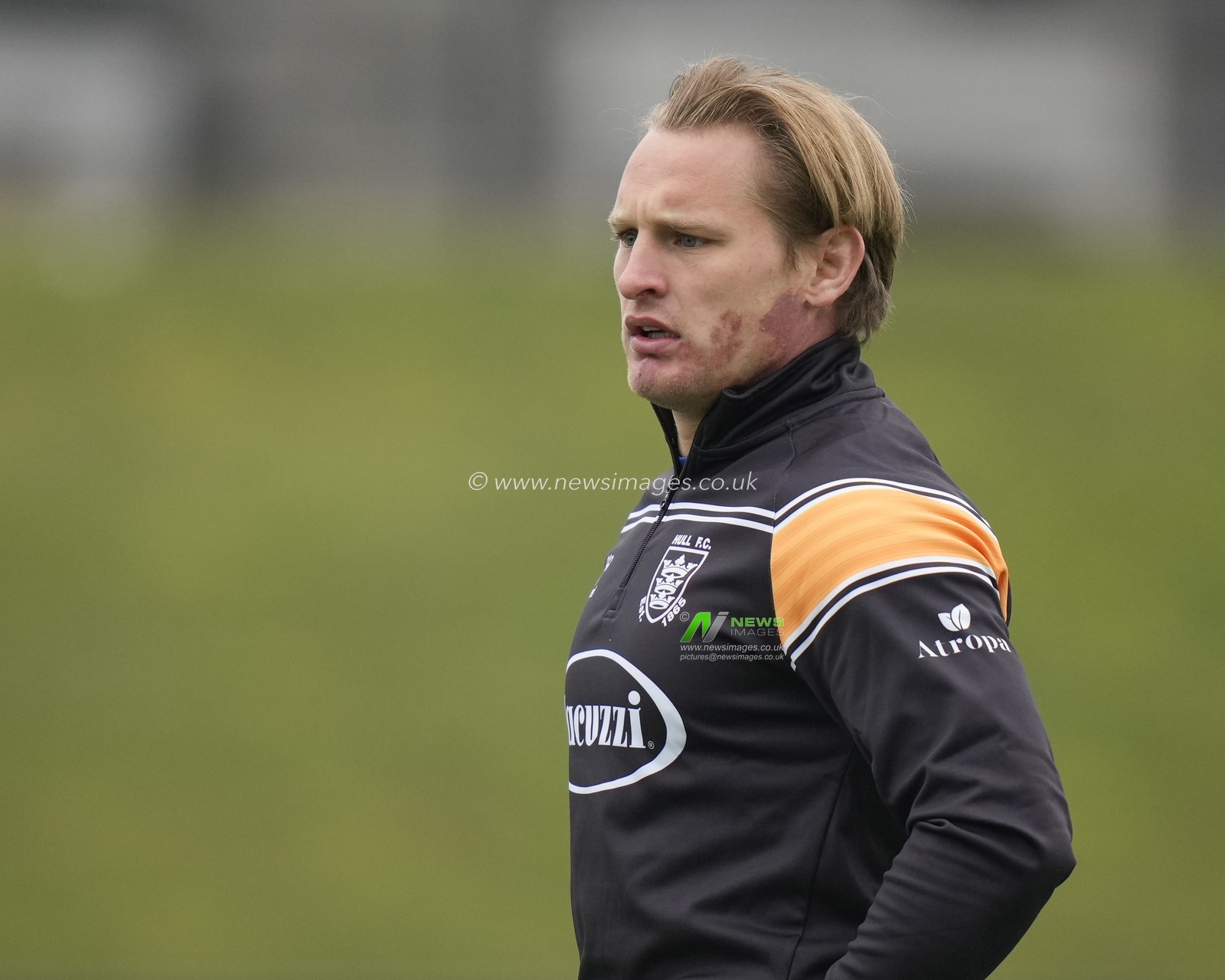 Brad Dwyer #33 of Hull FC warms up before the Rugby League Pre Season match Sheffield Eagles vs Hull FC at Sheffield Olympic Legacy Park, Sheffield, United Kingdom, 22nd January 2023

(Photo by Steve Flynn/News Images)