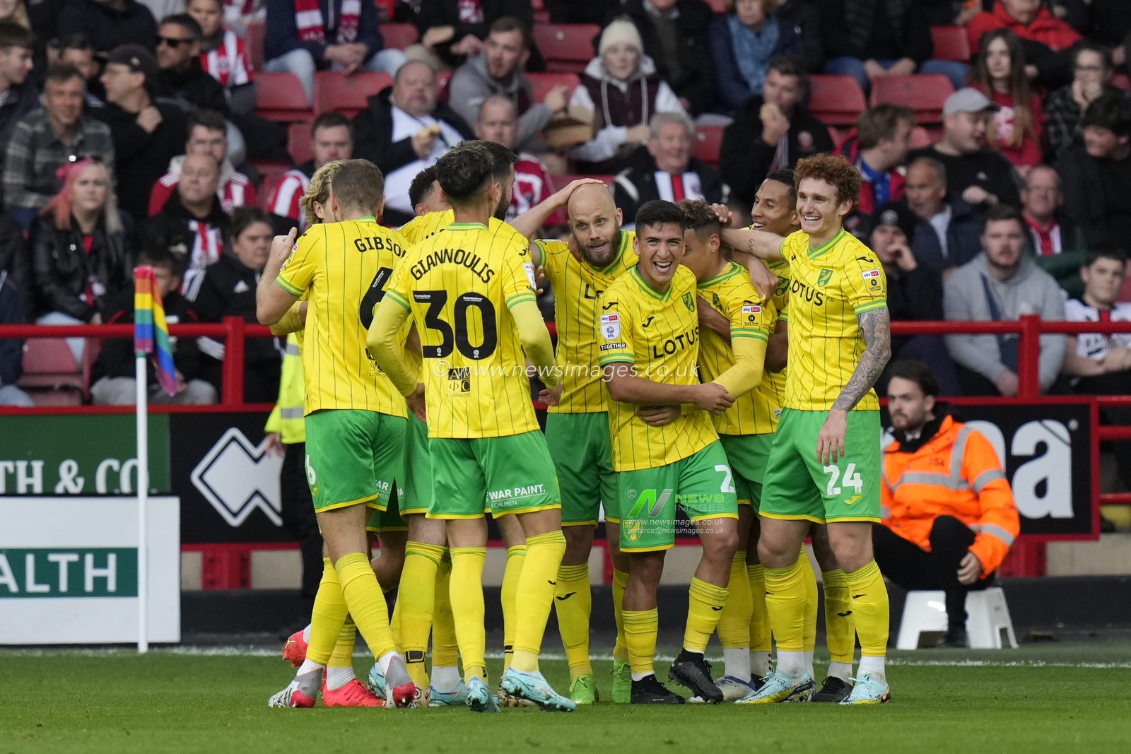 Teemu Pukki #22 of Norwich City celebrates after he  scores a goal to make it 2-0 during the Sky Bet Championship match Sheffield United vs Norwich City at Bramall Lane, Sheffield, United Kingdom, 22nd October 2022

(Photo by Steve Flynn/News Images)