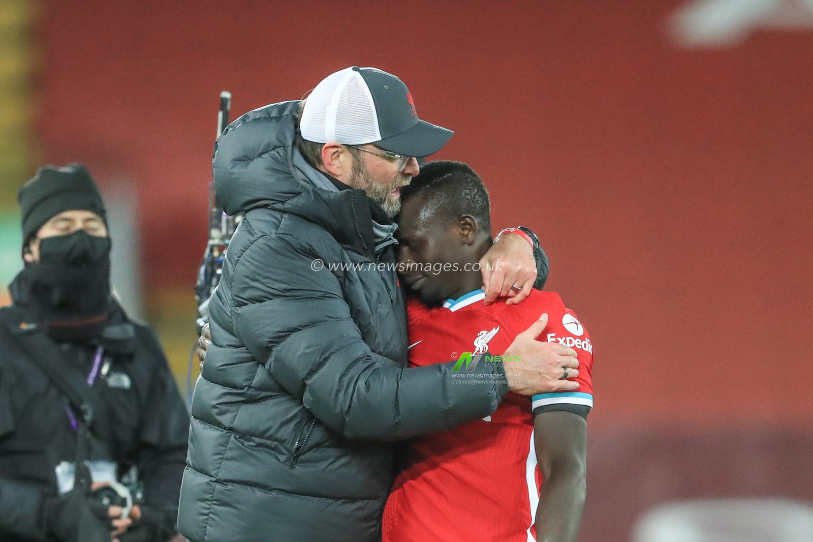 JÃ¼rgen Klopp manager of Liverpool and Sadio Mane #10 of Liverpool celebrate Liverpools 2-1 win