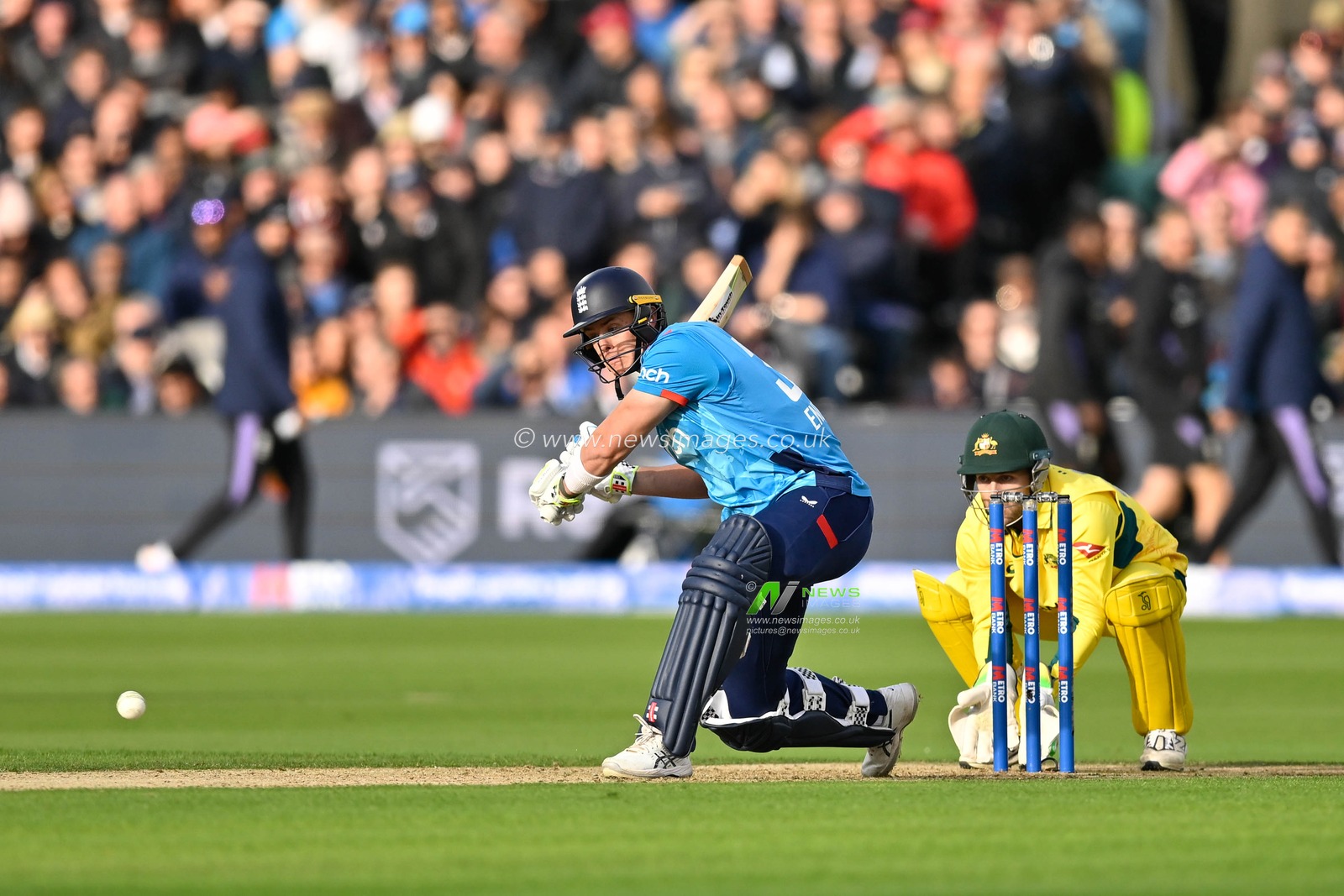 Jamie SMITH of England batting for a Six during the Third Metro Bank One Day International England v Australia at Lords, London, United Kingdom, 27th September 2024

(Photo by Mark Dunn/News Images)
