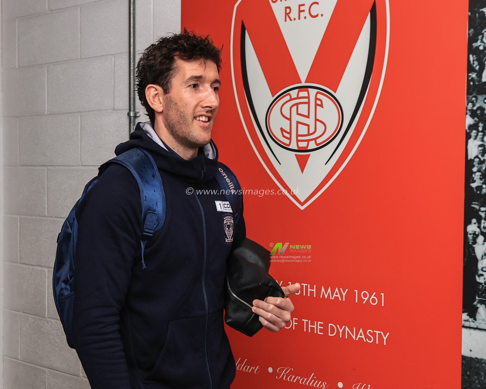 Stefan Ratchford #1 of Warrington Wolves arrives at the Totally Wicked Stadium