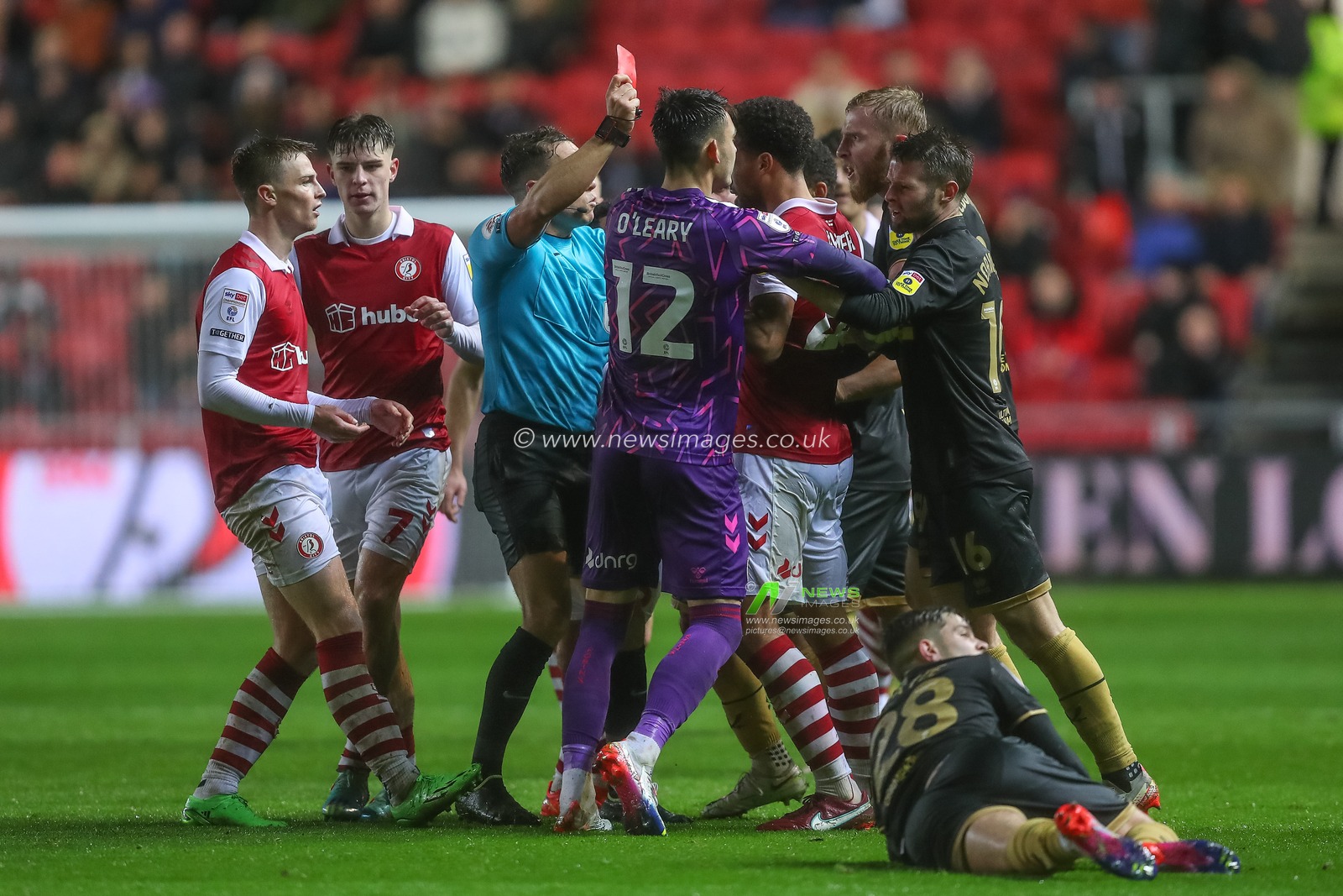 Both sets of players get into an altercation during the Sky Bet Championship match Bristol City vs Sheffield United at Ashton Gate, Bristol, United Kingdom, 1st November 2022

(Photo by Gareth Evans/News Images)